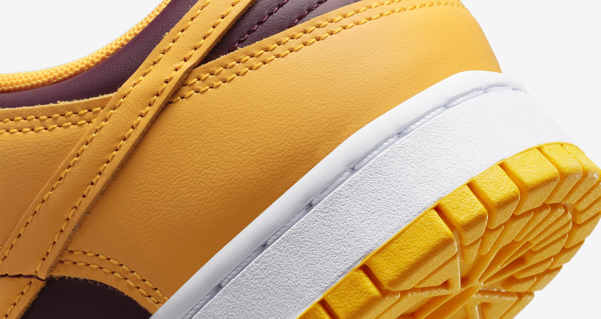 ナイキ DUNK LOW RETRO UNIVERSITY GOLD AND DEEP MAROON DD DD1391