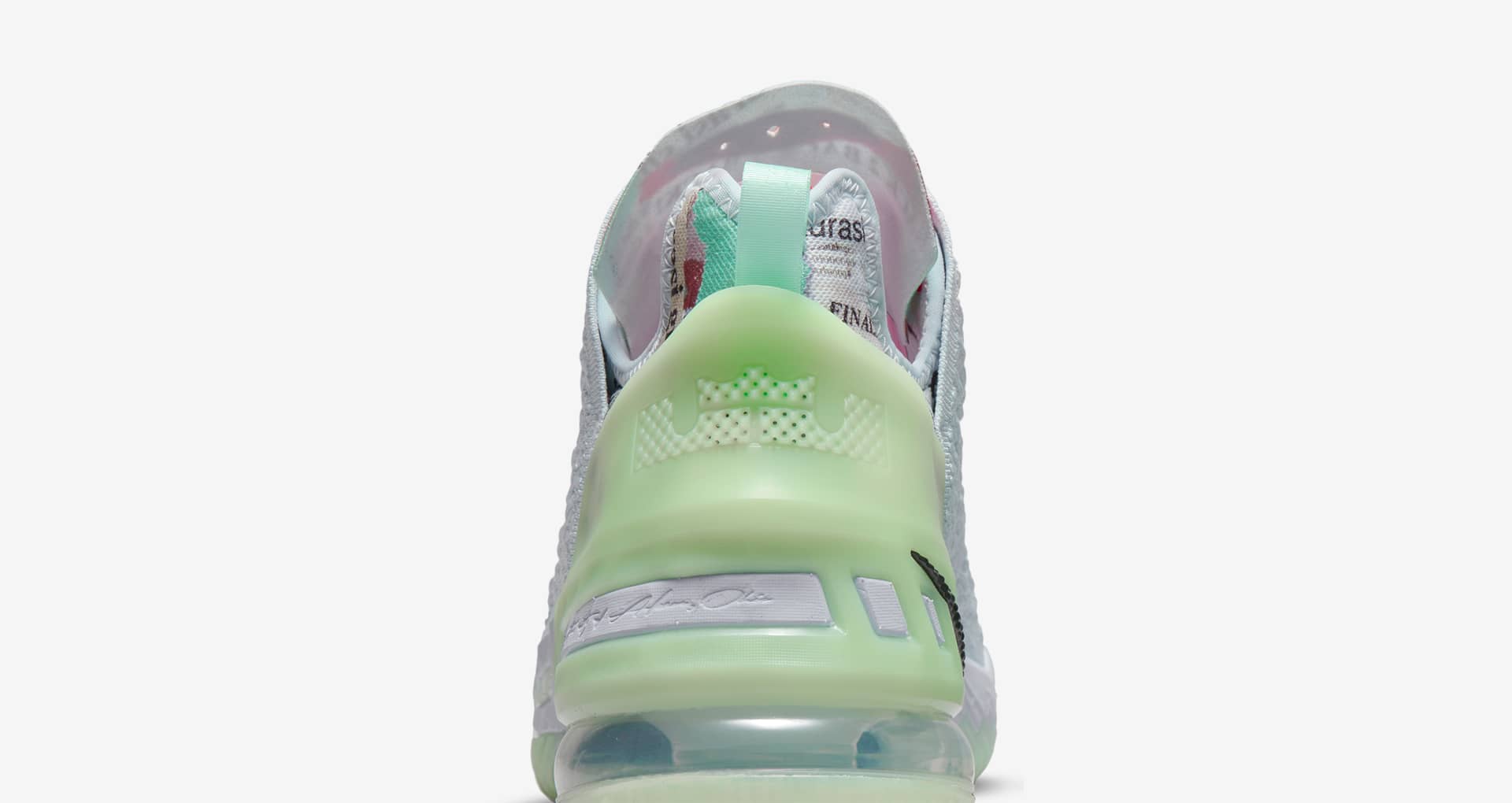 diana taurasi lebron 18 la cabra