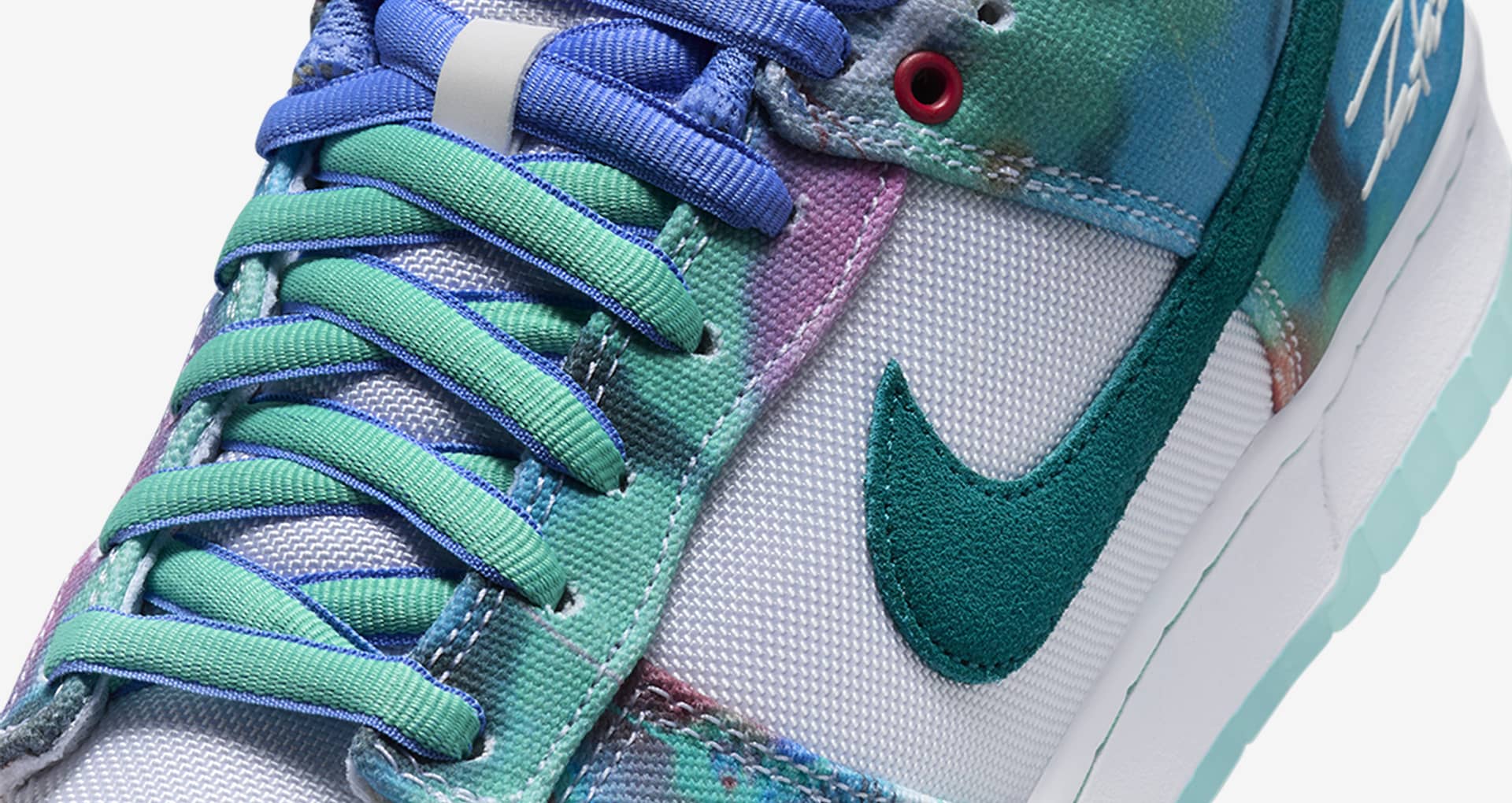 Nike SB Dunk Low x Futura Laboratories 'White and Geode Teal' (HF6061 ...