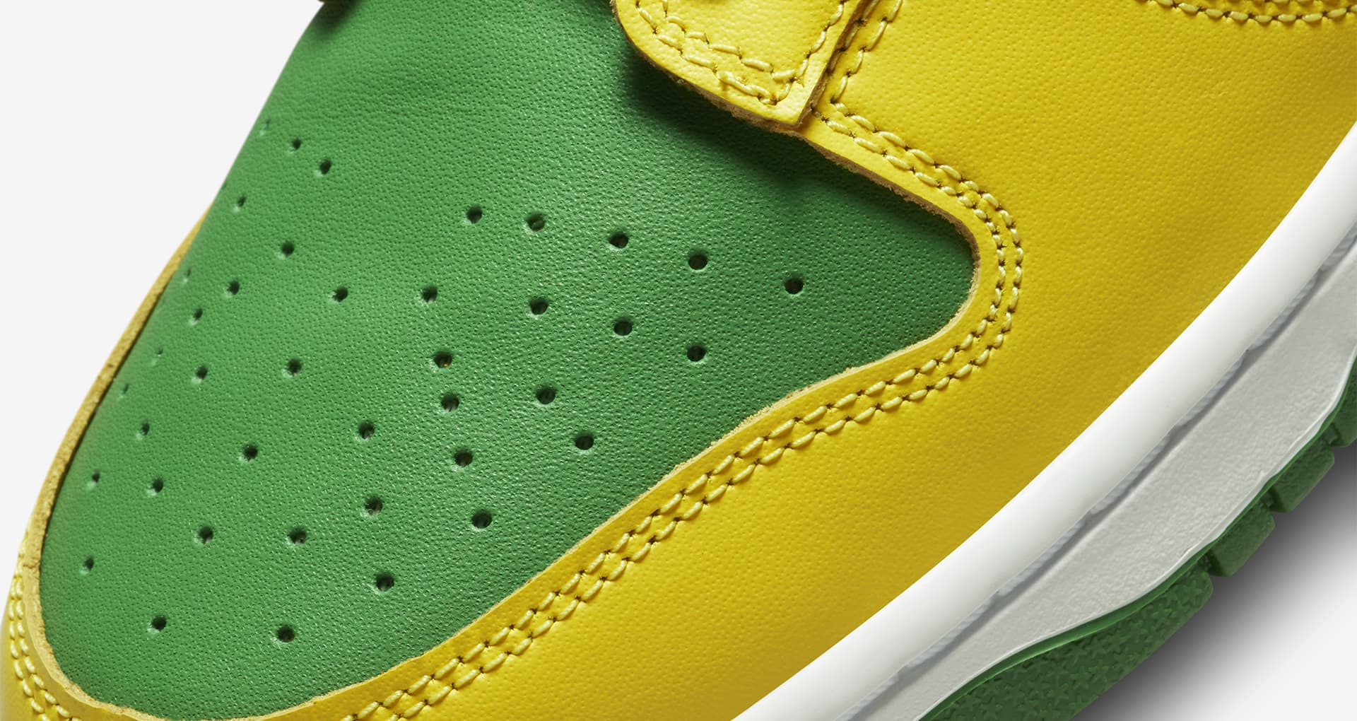 dunk low green strike