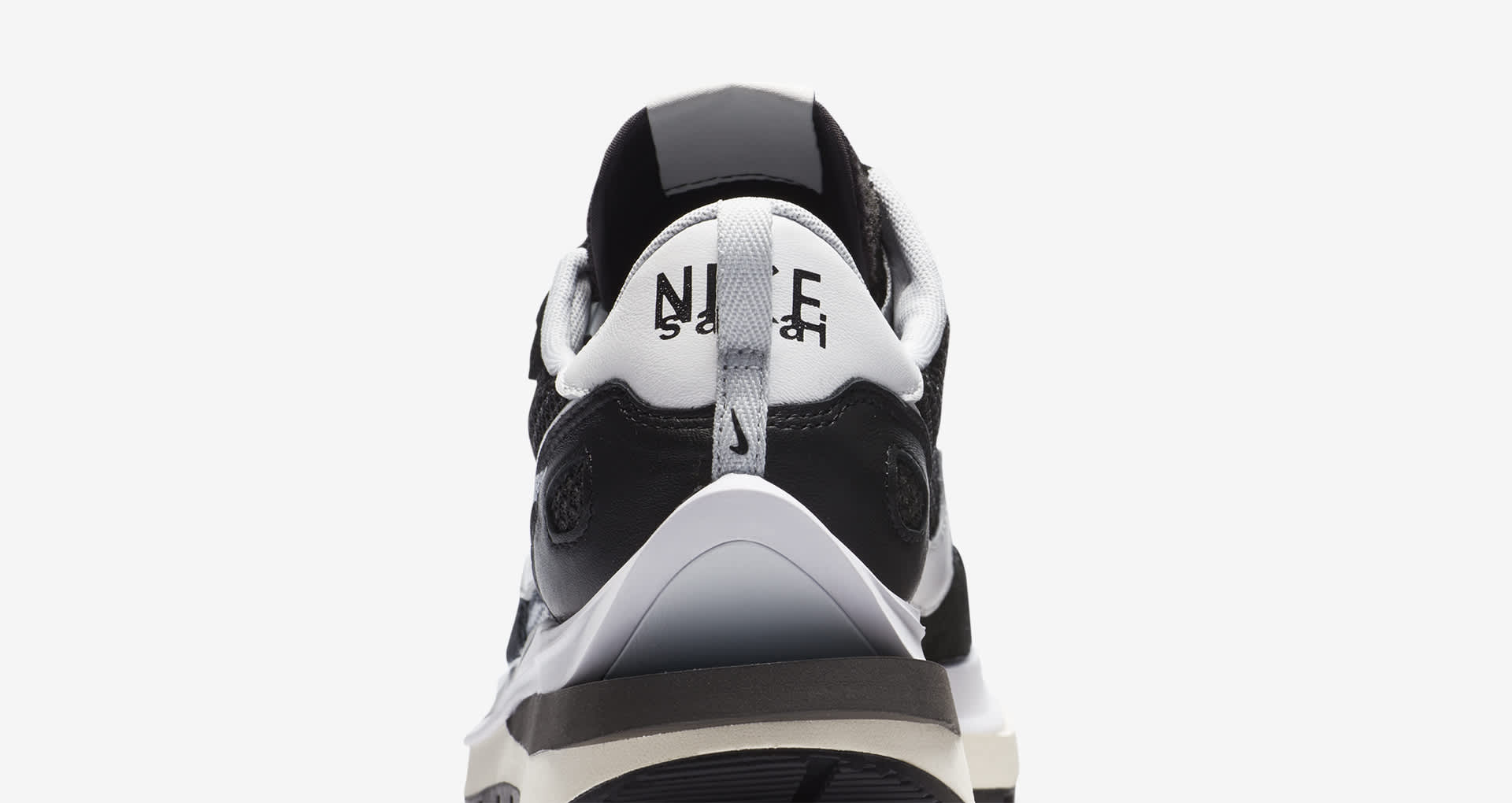 sacai white vaporwaffle