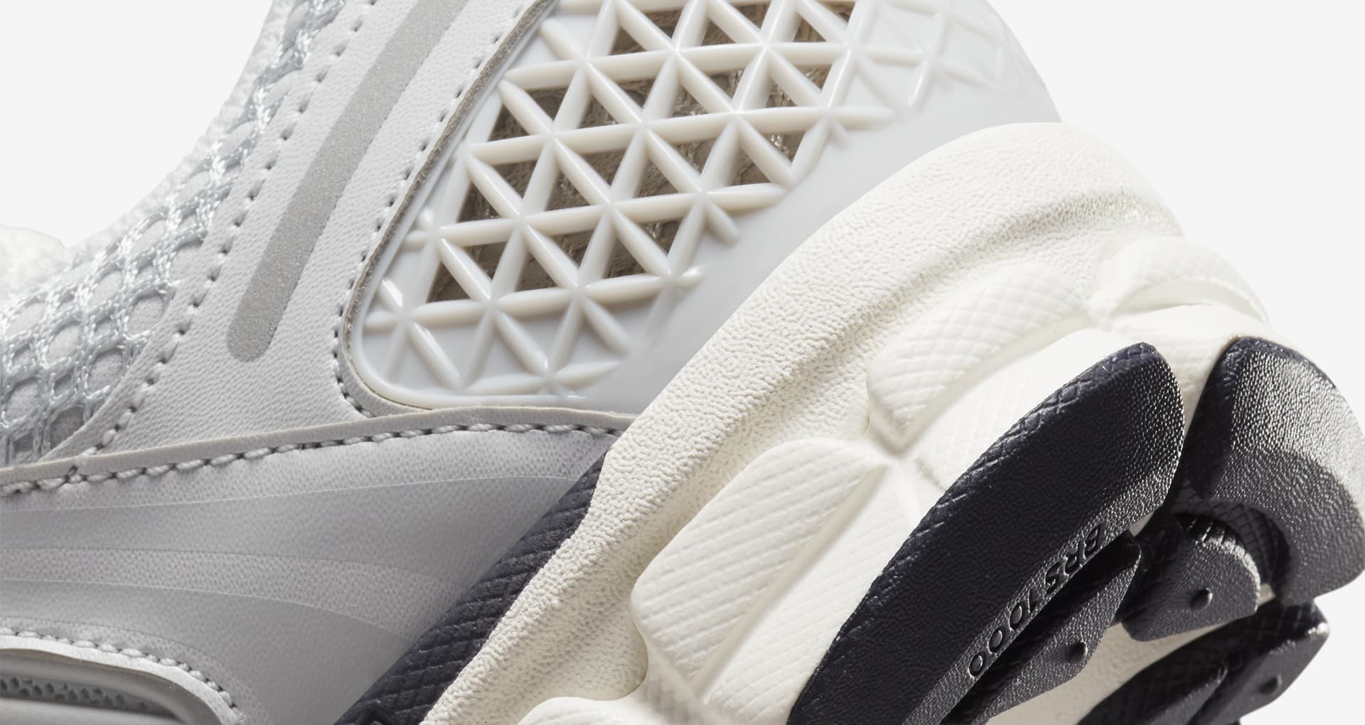 Women's Zoom Vomero 5 'Photon Dust and Metallic Silver' (FD0884025