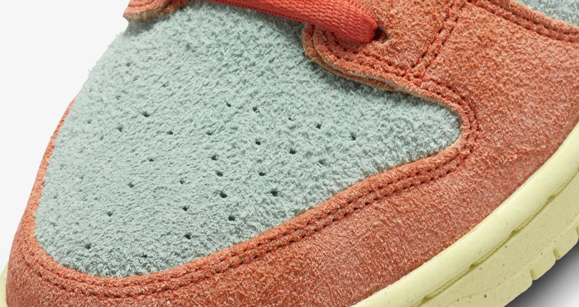 Nike SB Dunk Low 'Orange and Emerald Rise' (DV5429-800) Release Date . Nike SNKRS GB