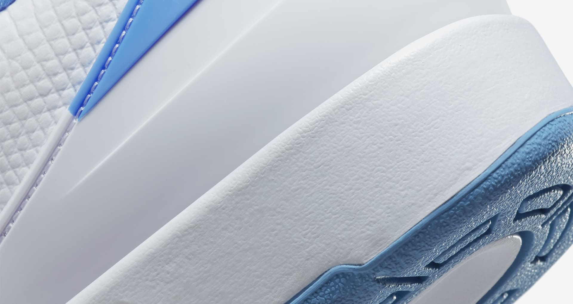Fecha de lanzamiento del Air Jordan 2 Low "University Blue" (DV9956-104)