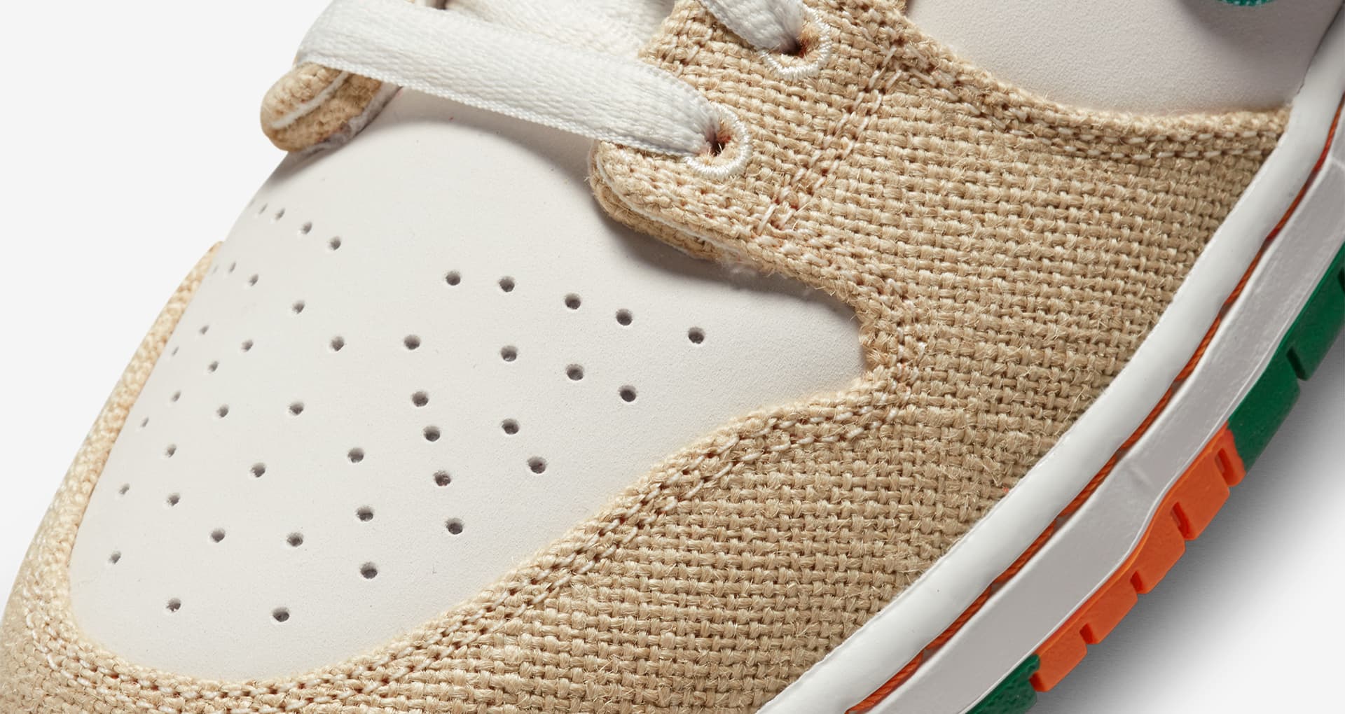 Nike SB Dunk Low x JarritosÂ® 'Phantom and Malachite' (FD0860-001 