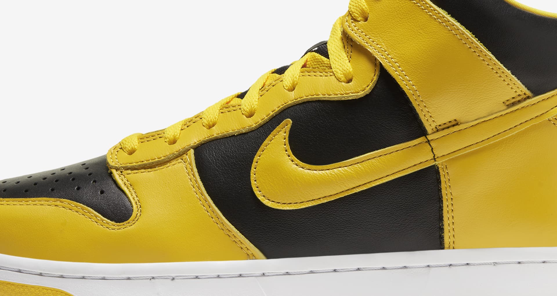 dunk black varsity maize