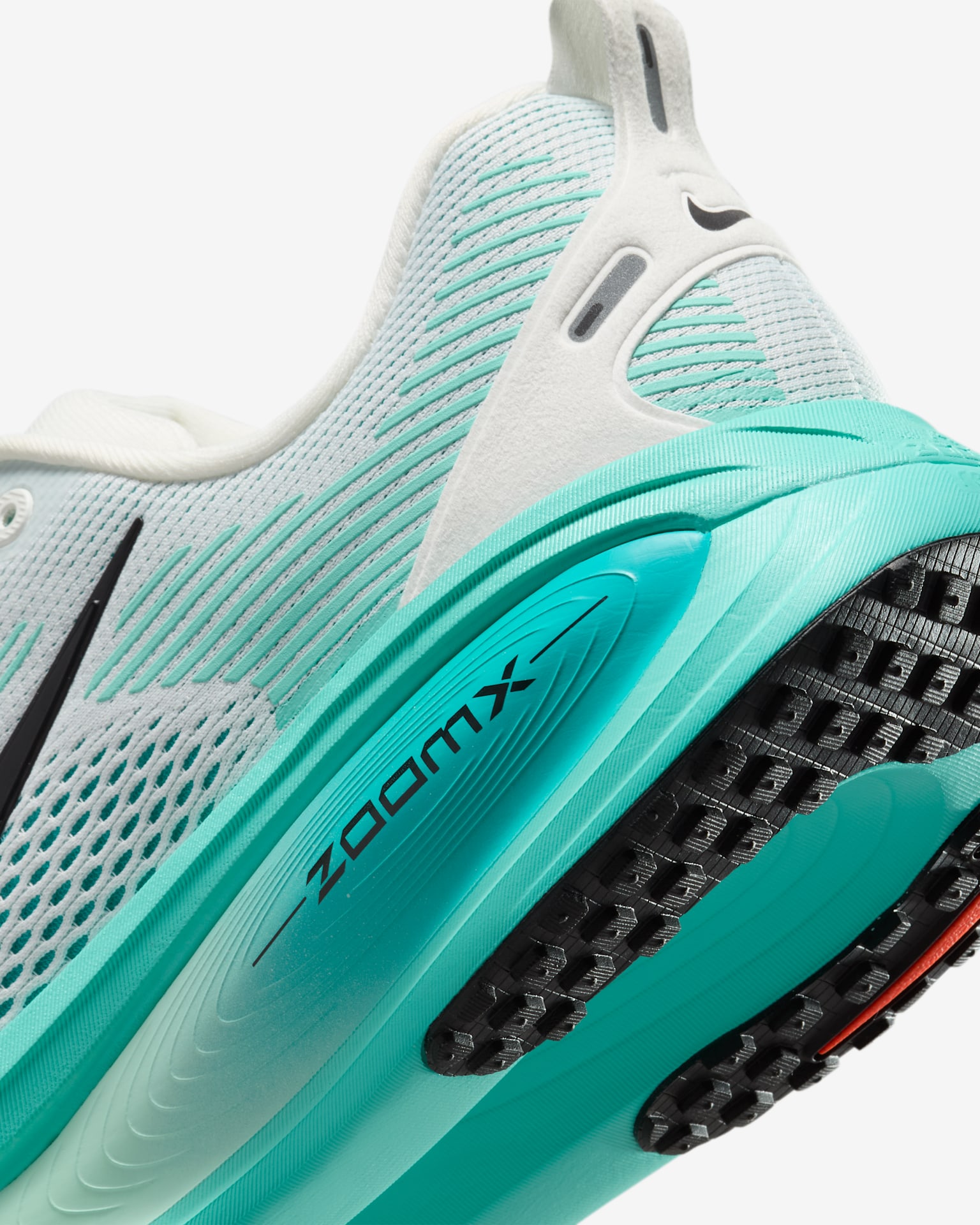 Pegasus 42 vs Vomero 18: las mediasuelas comparadas por dentro