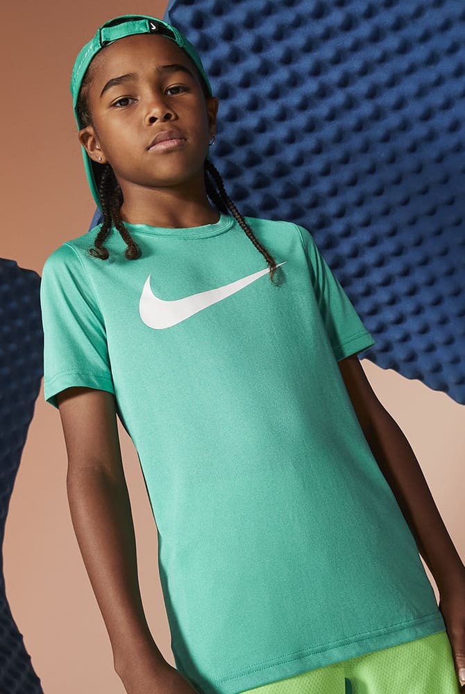Nike Dri-FIT Big Kids\' (Boys\') Training T-Shirt (Extended Size).