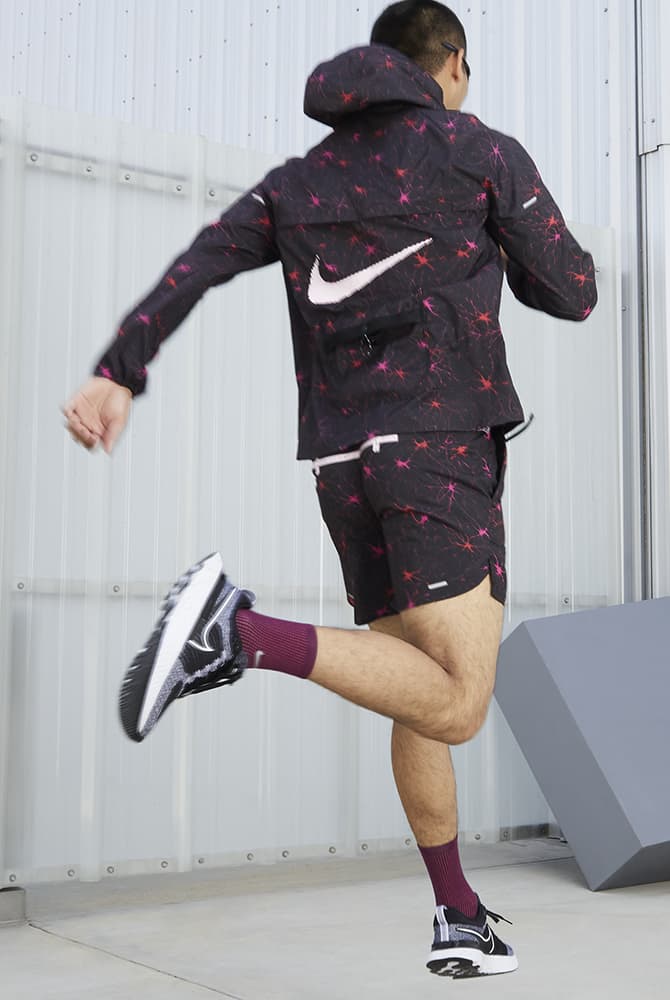 Brutaal advocaat Brandewijn Nike Repel UV D.Y.E. Men's Running Windrunner Jacket. Nike.com