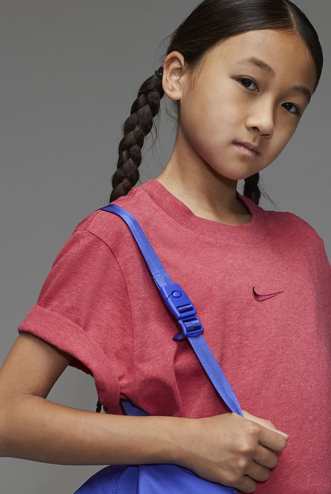 Nike Sportswear Icon Clash Older Kids' (Girls') T-Shirt. Nike ID