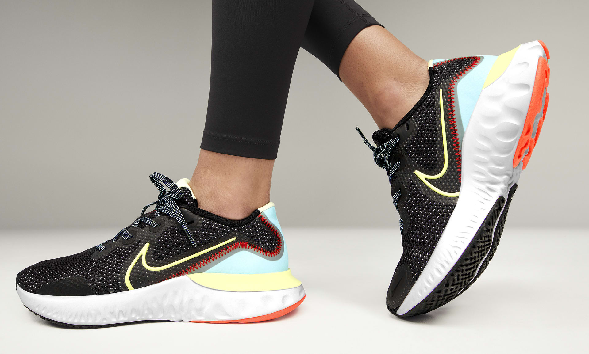 Run отзывы. Tênis Nike Renew Ride 3 feminino. Nike Renew Run на ноге. Nike Renew Run Nike желто зеленый. Nike Renew Run НС брюками.