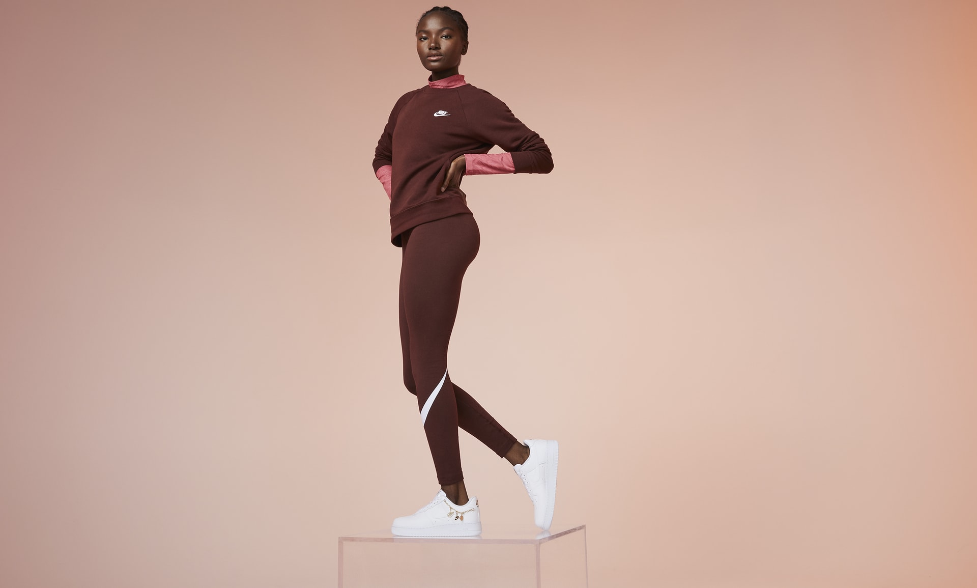 Nike Sportswear Essential Women's Mid-Rise Swoosh Leggings. Nike AU