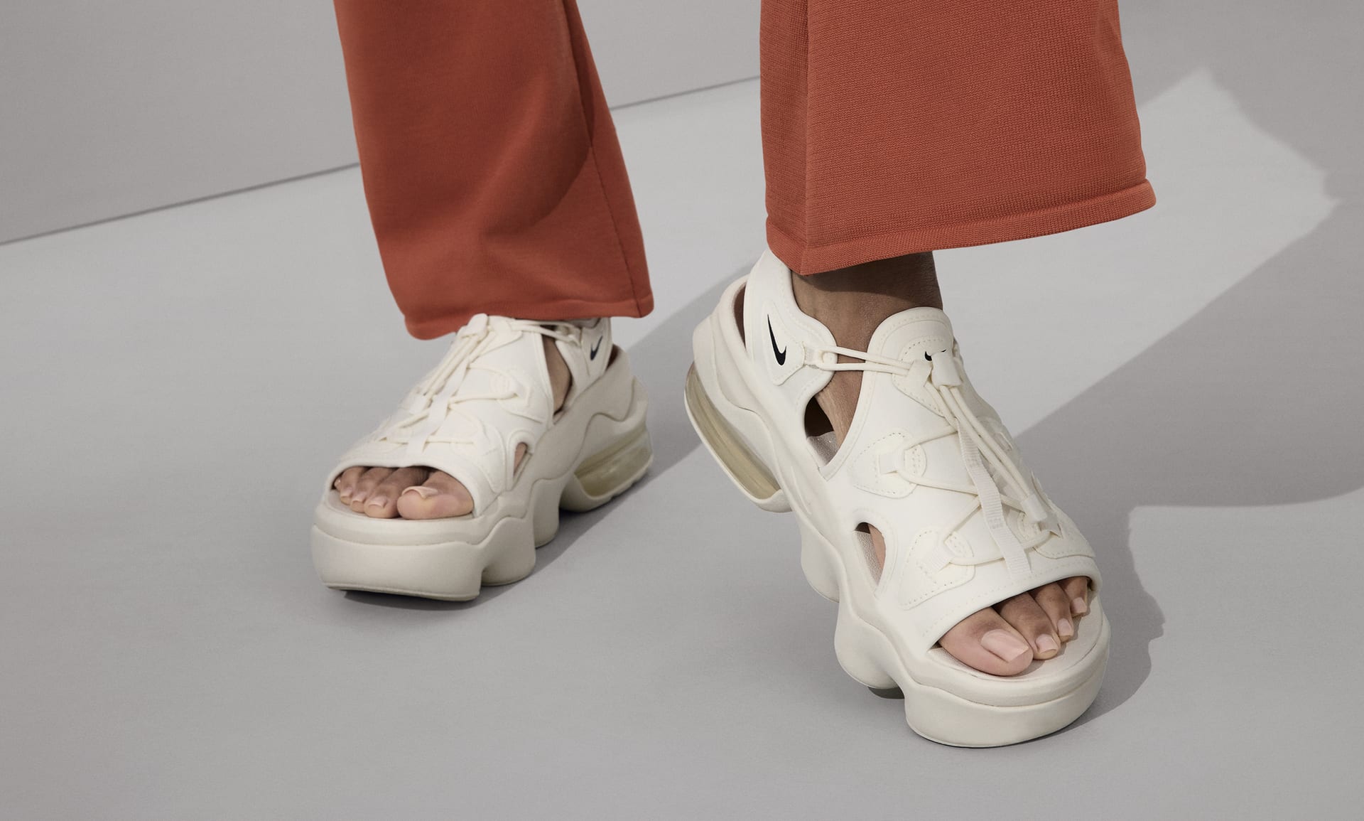 Nike Air Max Koko Kadın Sandaleti. Nike TR