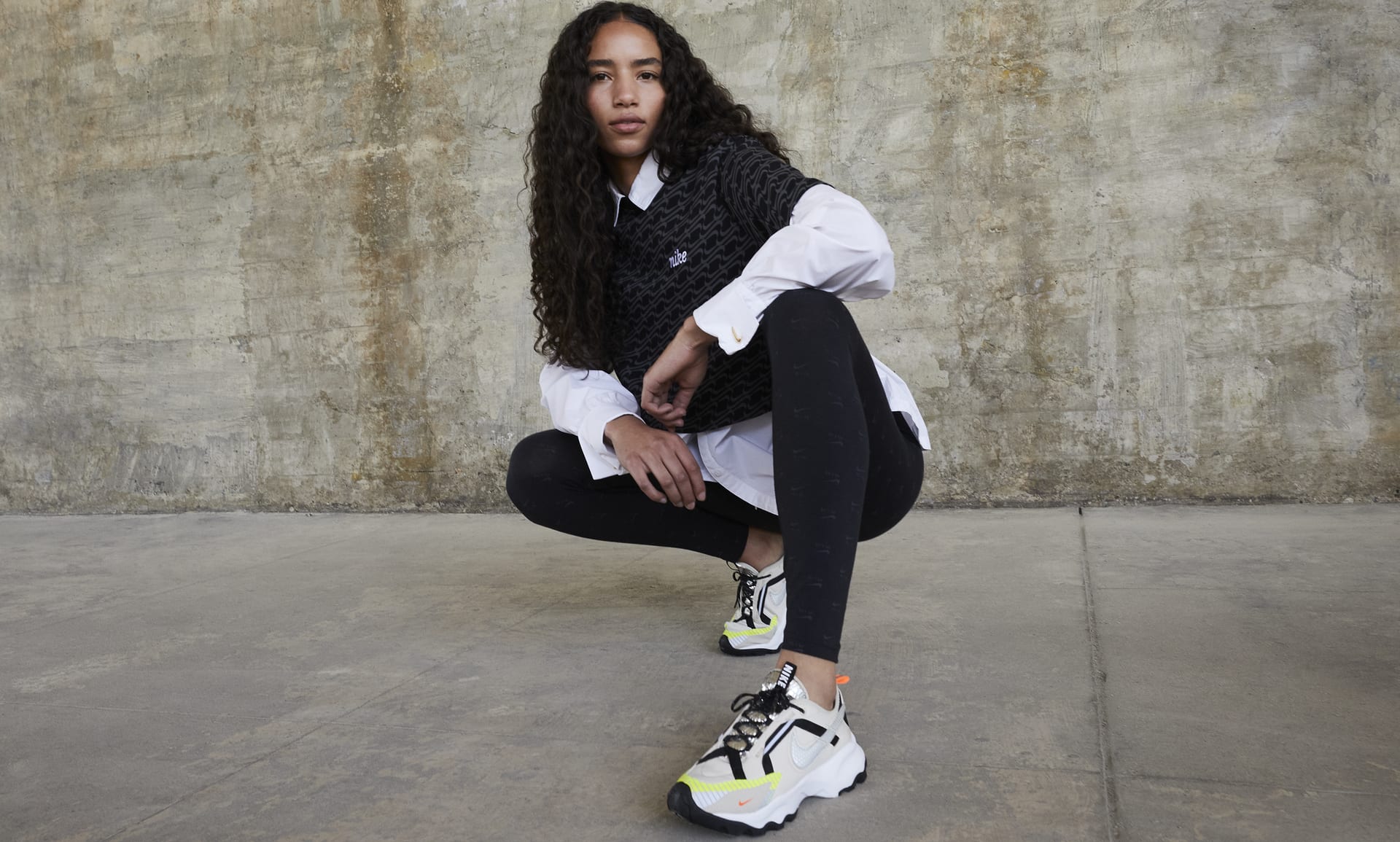 Nike Women's Sportswear Swoosh High Rise Leggings Size XS Black/White  DR6165 010 
