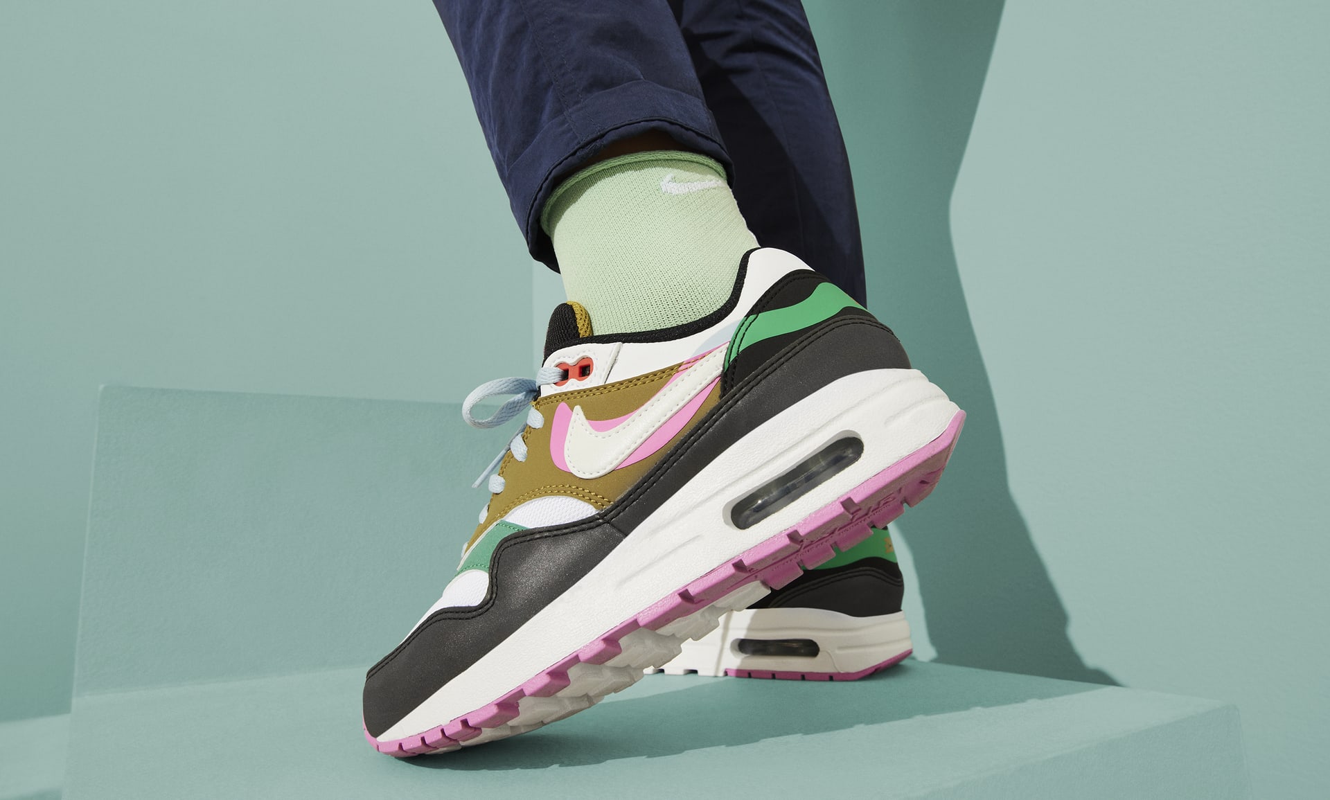 Pink nike air sale max 1