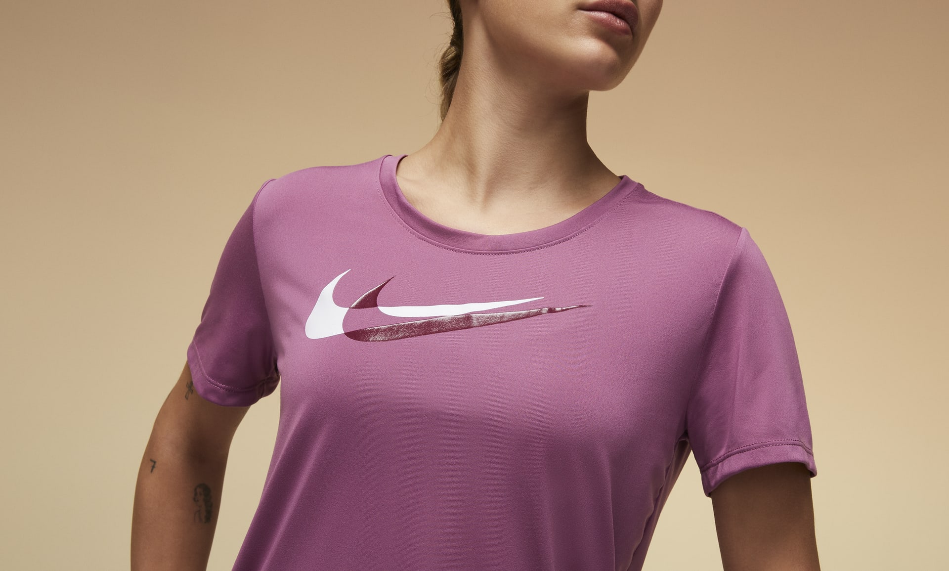 Nike Swoosh Run Women's Short-Sleeve Running Top. Nike IL