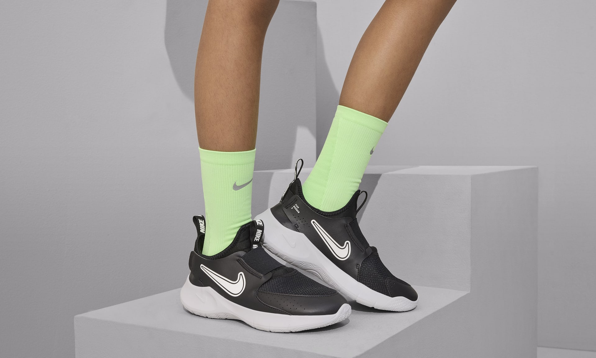 Tenis de correr en carretera para ninos grandes Nike Flex Runner 3. Nike MX