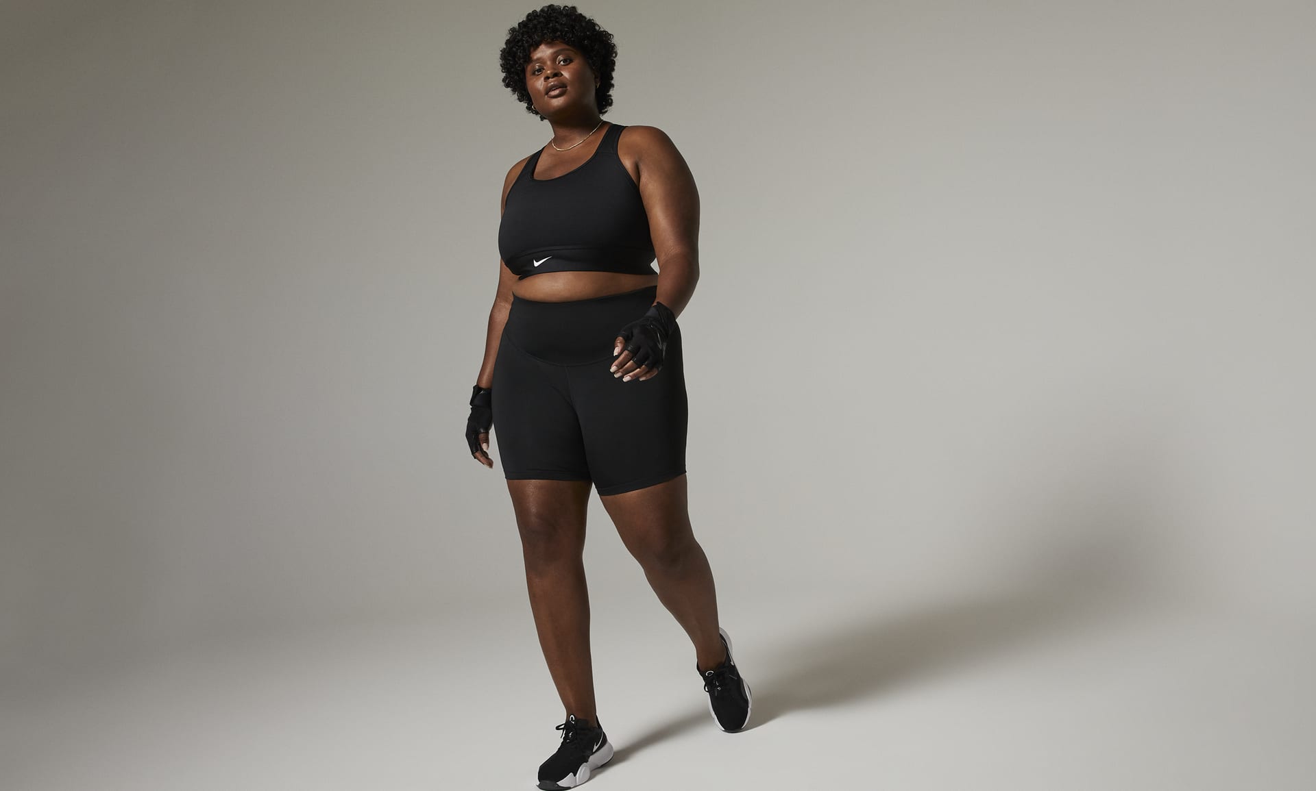 Nike Women's Swoosh Plus Size Sports Bra, Medium Impact, Padded