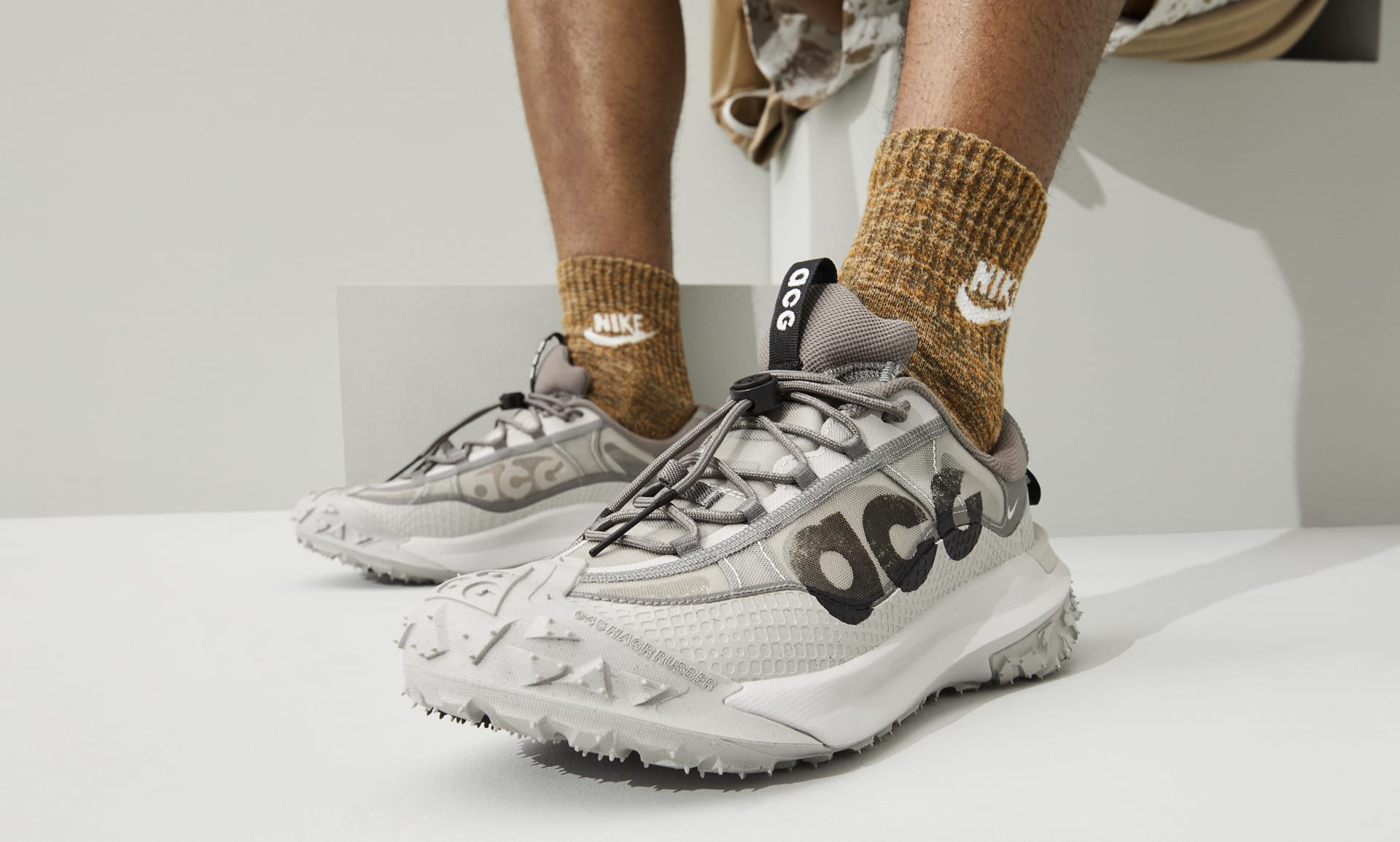 NIKE公式】ナイキ ACG マウンテン フライ 2 LOW メンズシューズ