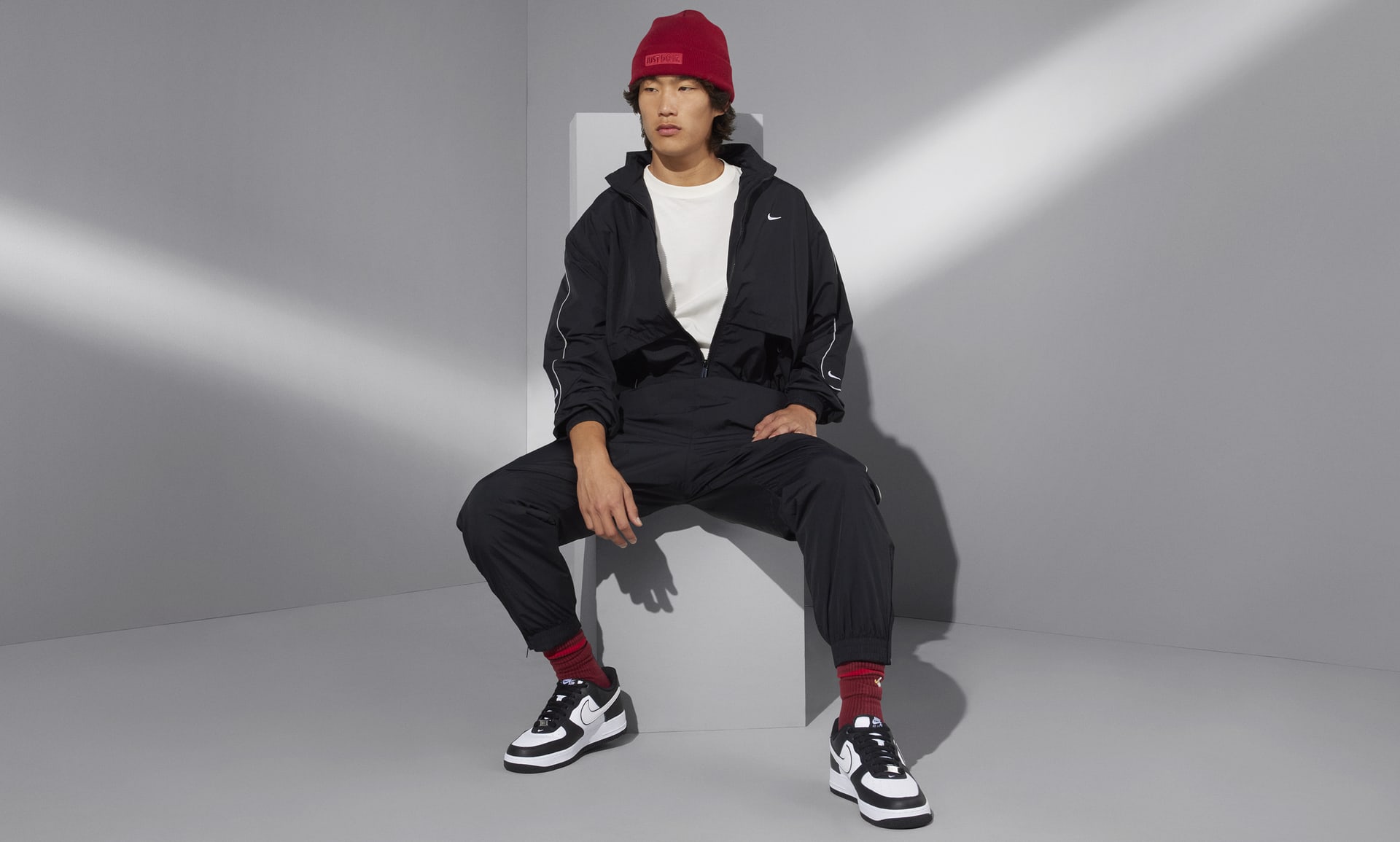 Nike Sportswear Solo Swoosh Woven Track Jacket 'Black/White