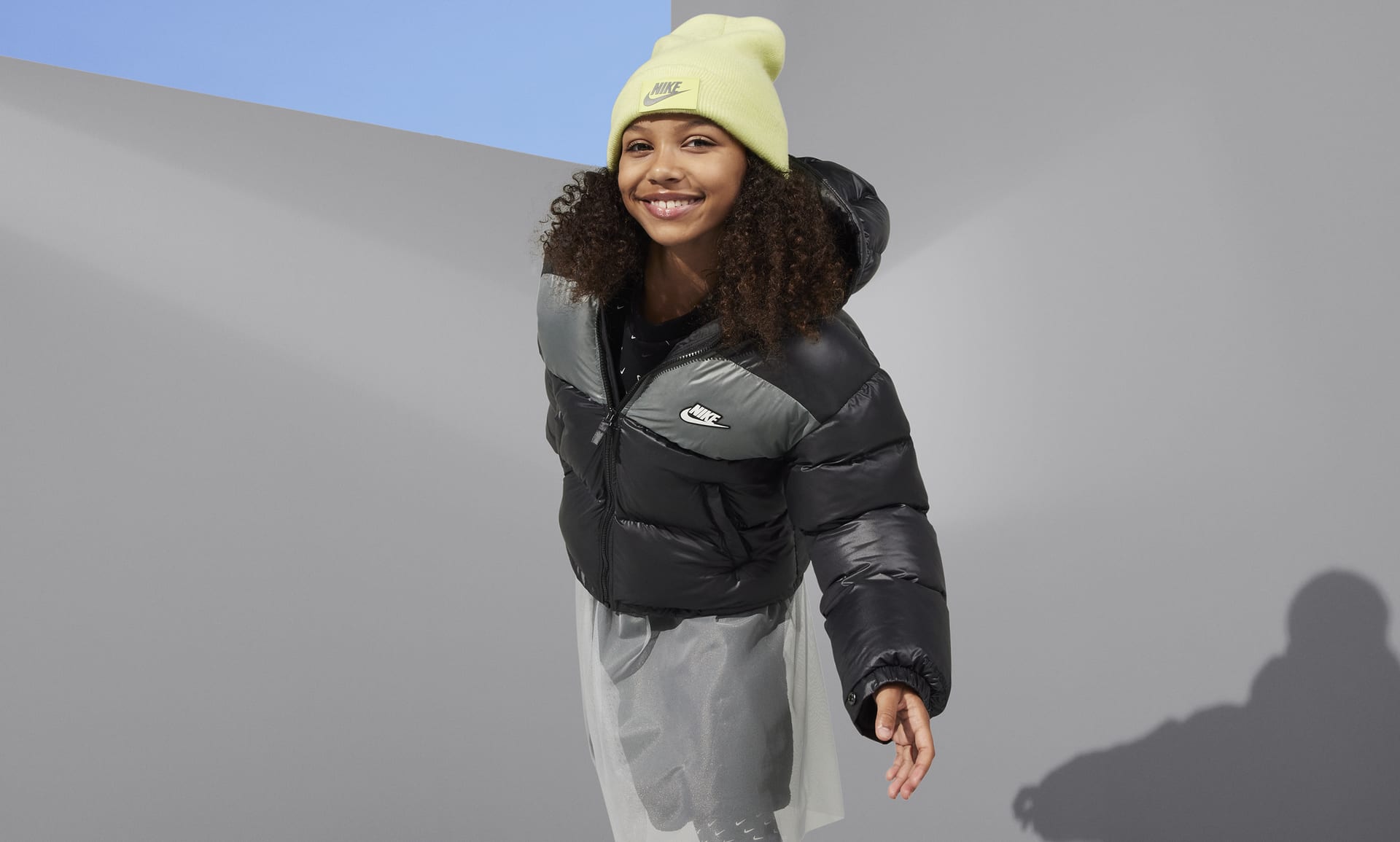 Nike Sportswear Heavyweight Synthetic Fill Repel Big Kids\' Hooded Therma-FIT Loose EasyOn Jacket