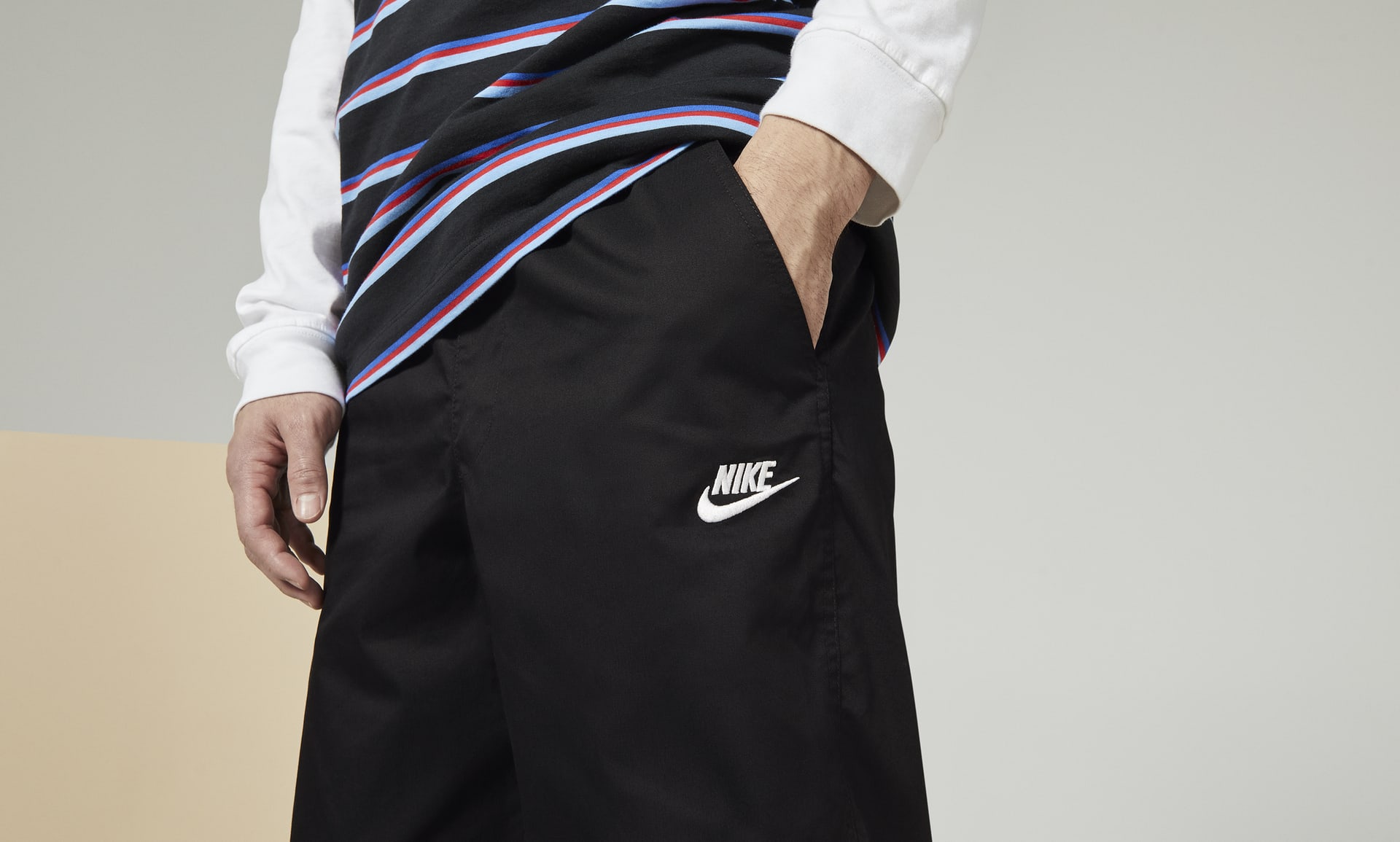 Nike Club Men's Woven Straight Leg Trousers. Nike IN