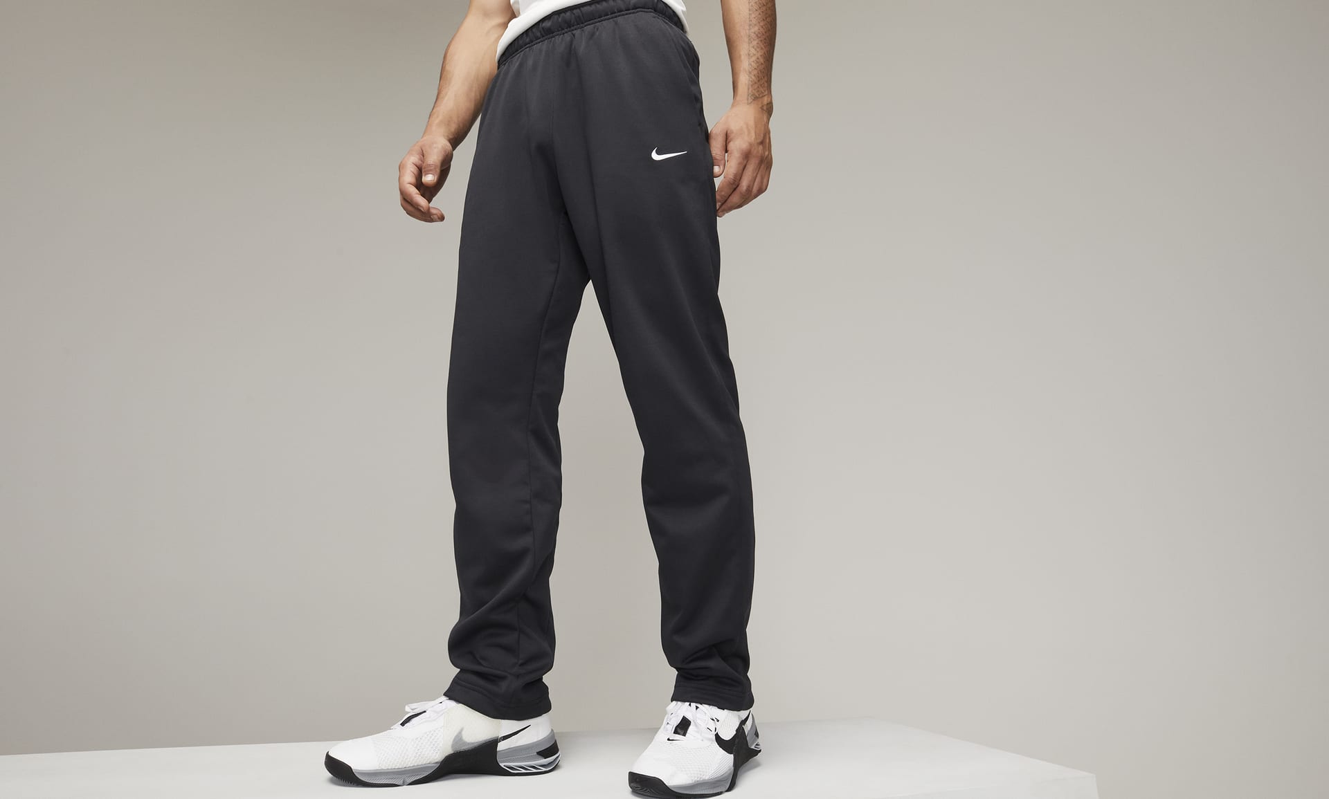 Amazon.com: Nike Therma Men's Dri-FIT Tapered Training Pants Grey Heather  CV7739-063 (Small) : Clothing, Shoes & Jewelry