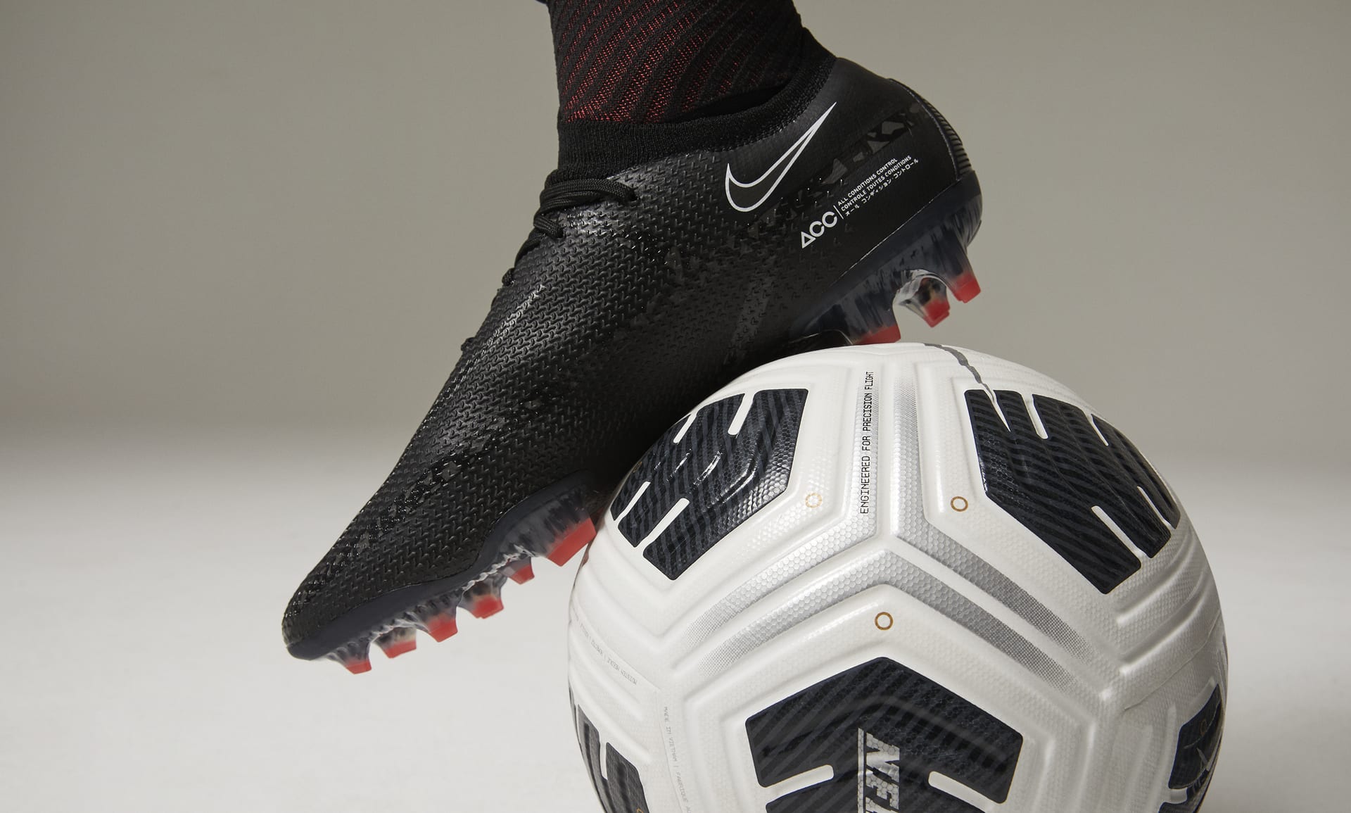 Nike Phantom GT2 Elite FG Firm-Ground Soccer Cleats.