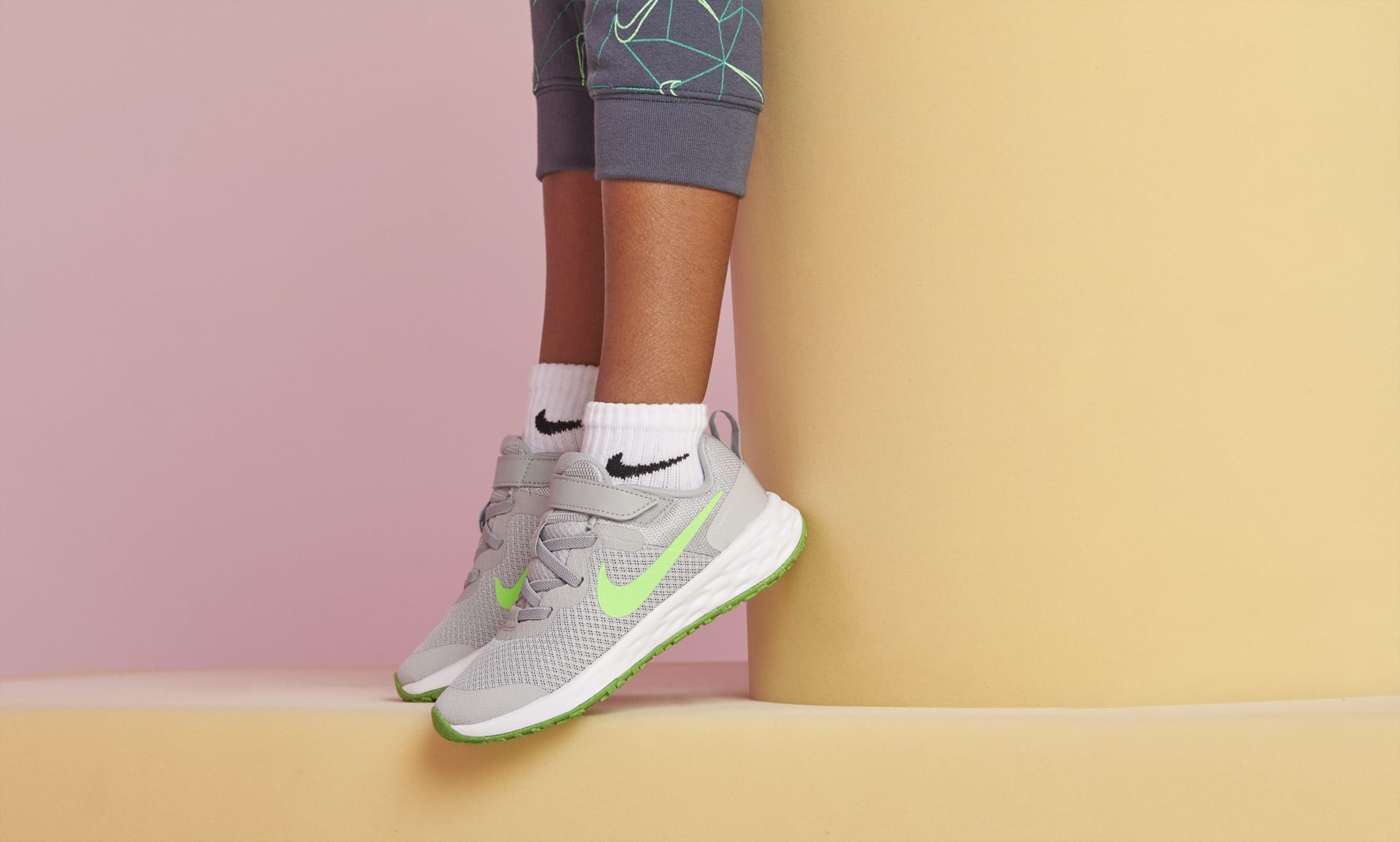 Nike Big Kids' Revolution 6 Running Shoes