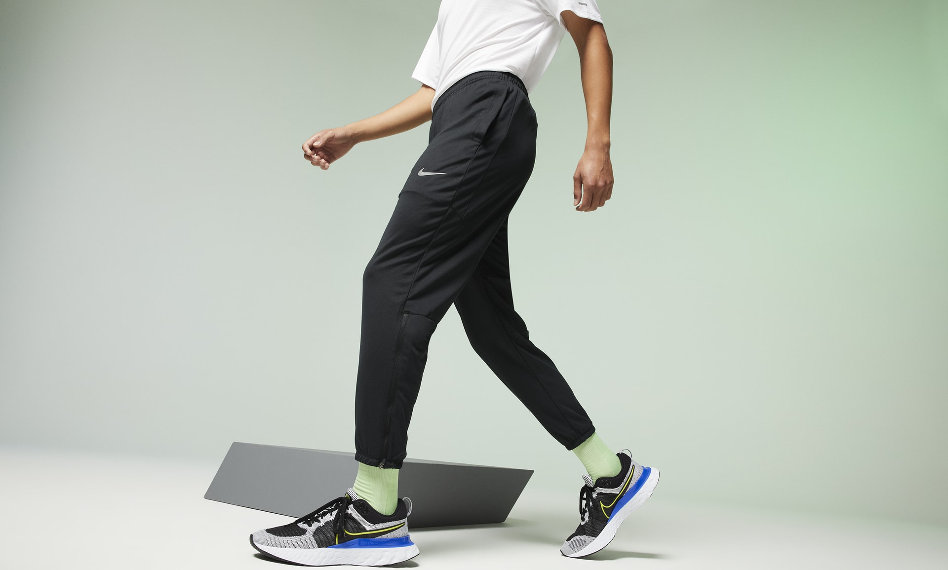 Nike Women's Core Dri-FIT Essential Pant | Running Warehouse