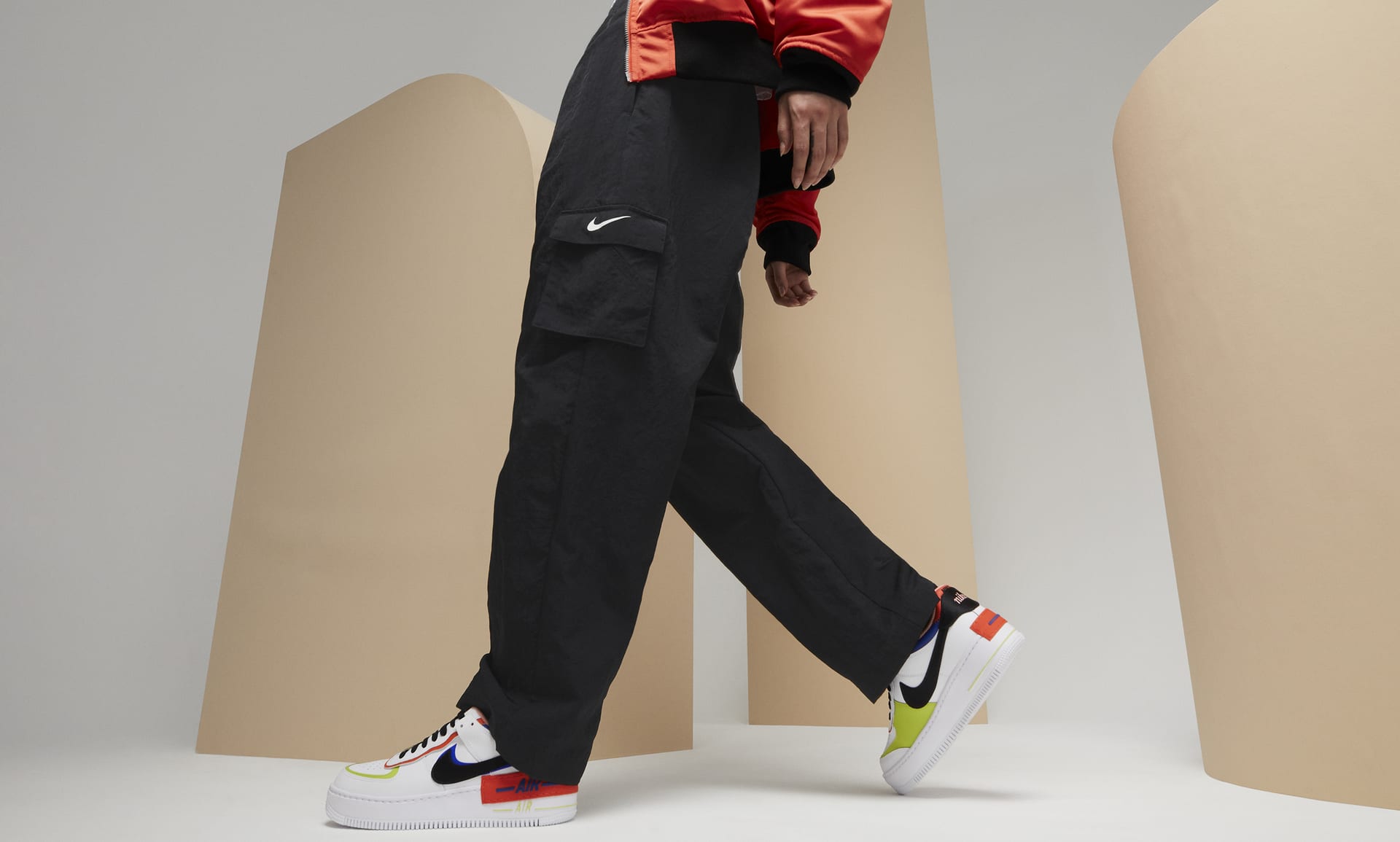 Nike Sportswear Essential Women's High-Rise Woven Cargo Trousers