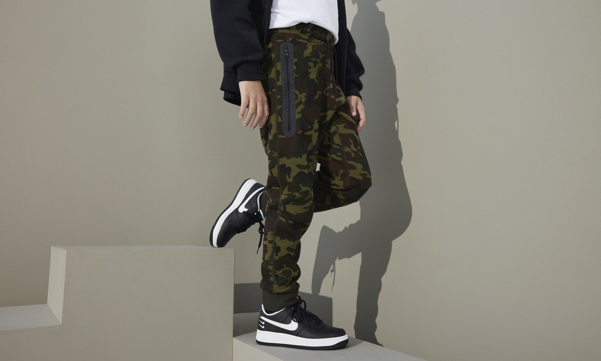 Nike camouflage hot sale joggers