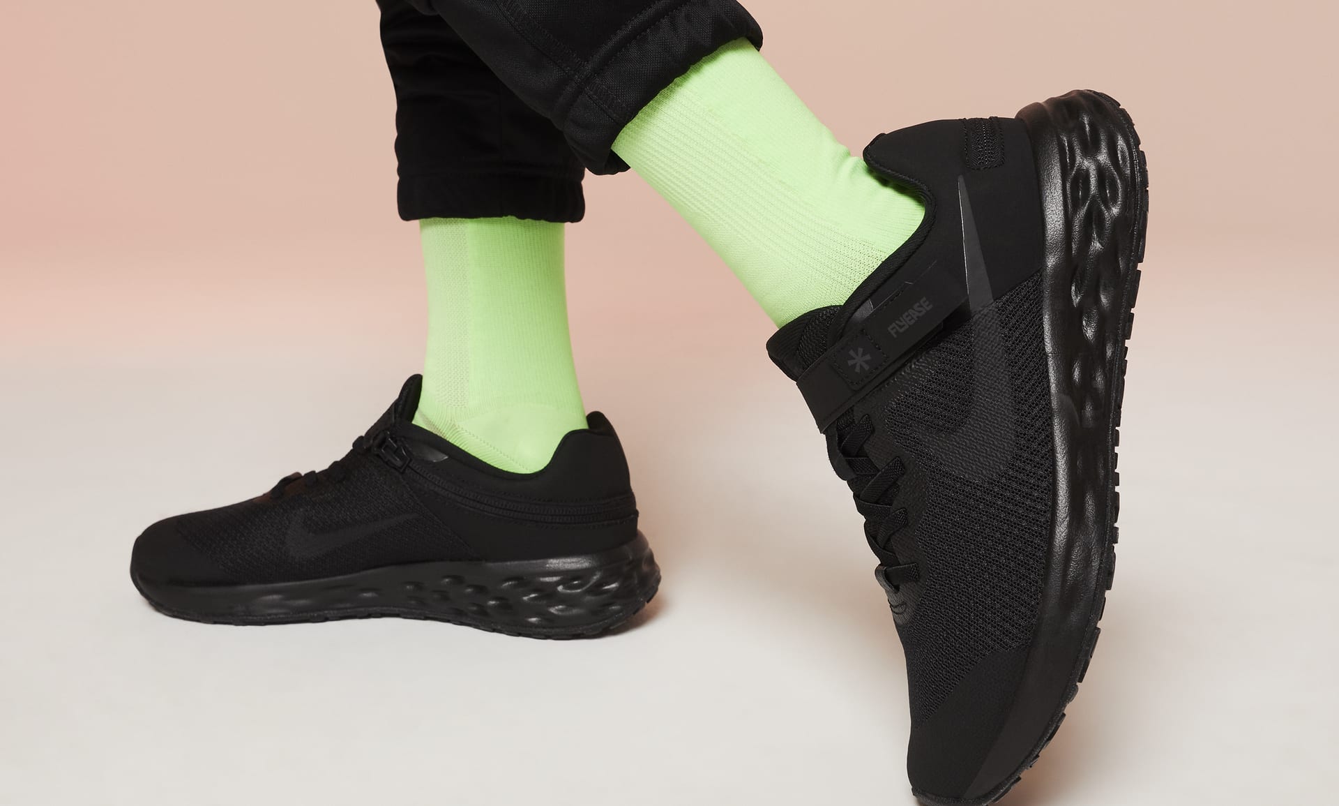 Nike Revolution 6 FlyEase Older Kids' Easy On/Off Road Running Shoes. Nike  LU