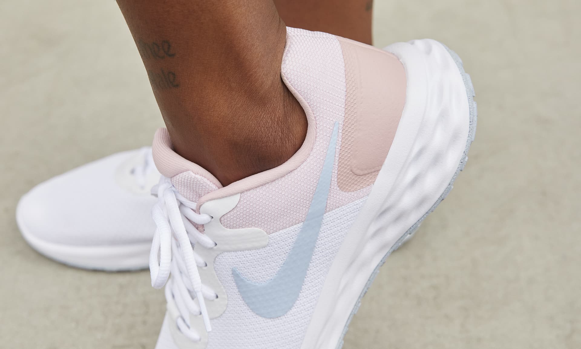 Automatisering metalen oppervlakte Nike Revolution 6 Women's Road Running Shoes. Nike JP