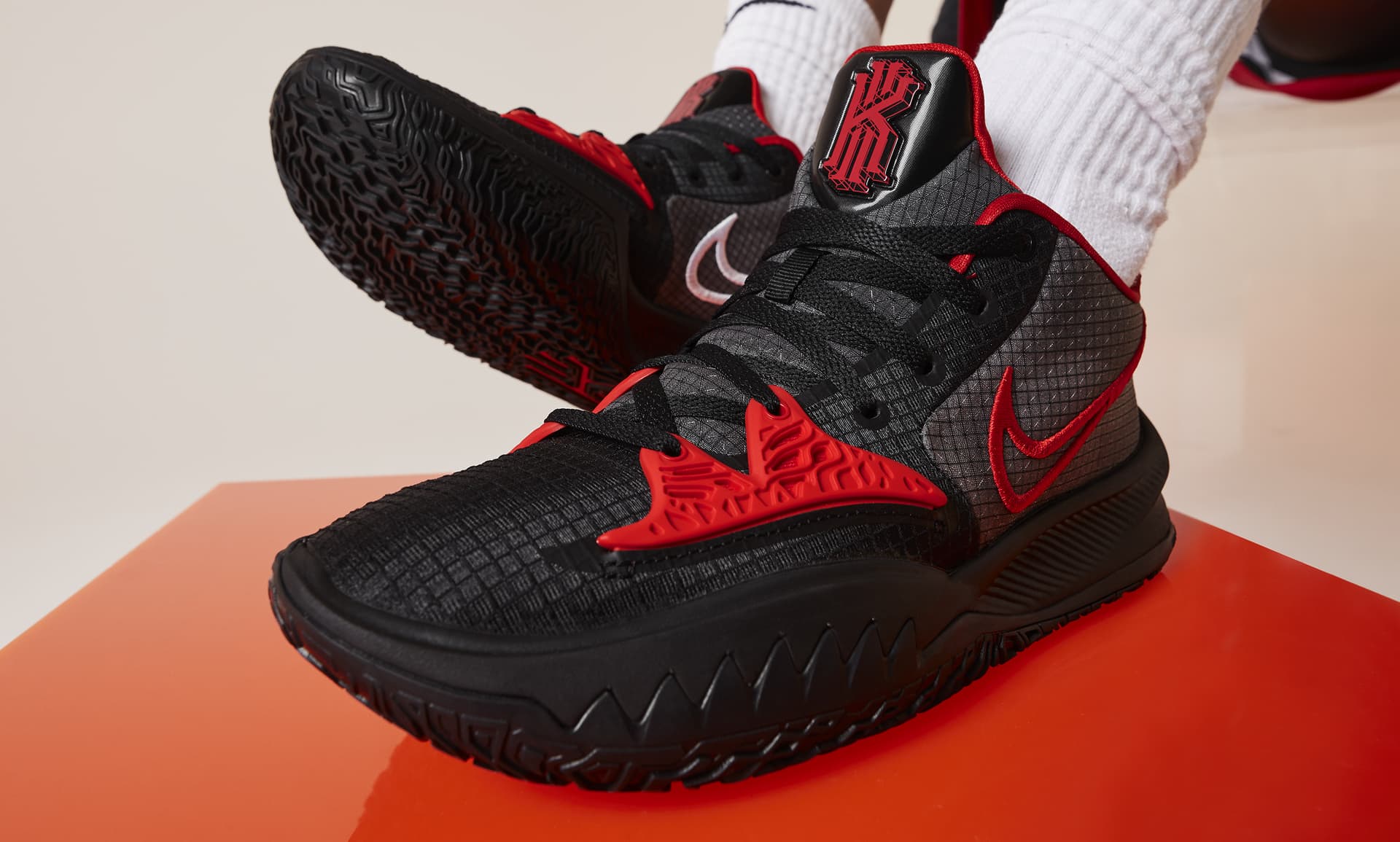 NIKE Kyrie low 4 EP