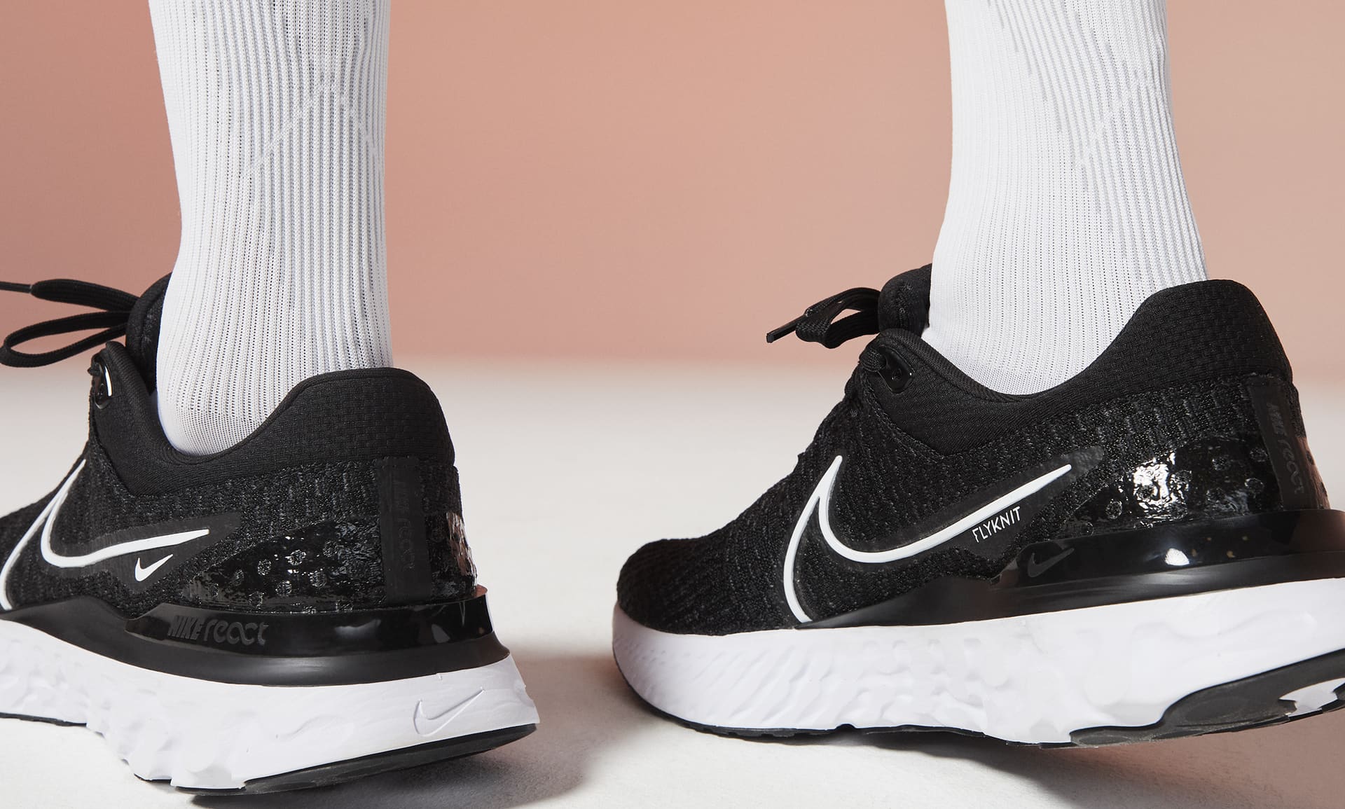 nike react infinity run black and white