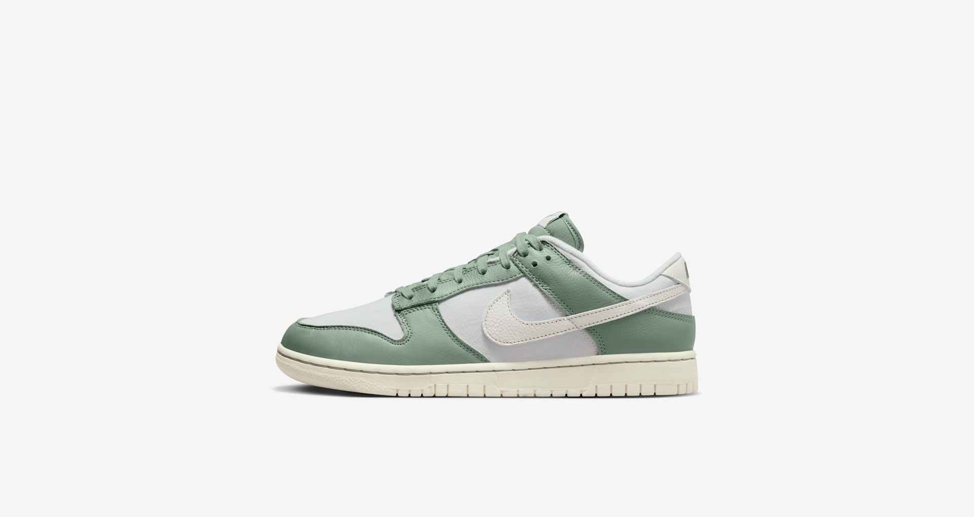 dunk-low-mica-green-dv7212-300  display picture 3