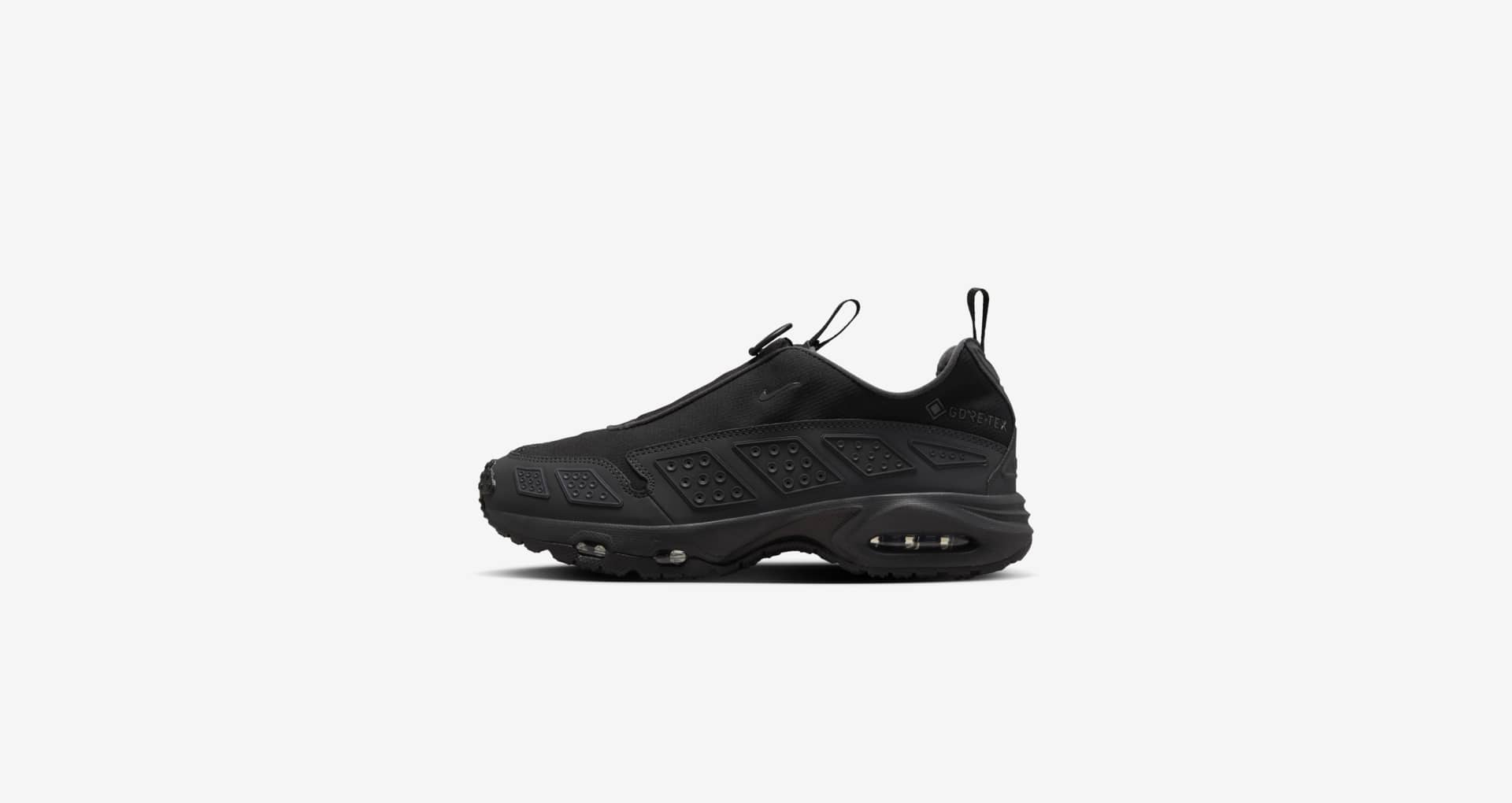 NIKE公式】エア マックス SNDR GORE-TEX 'Black and Dark Smoke Grey