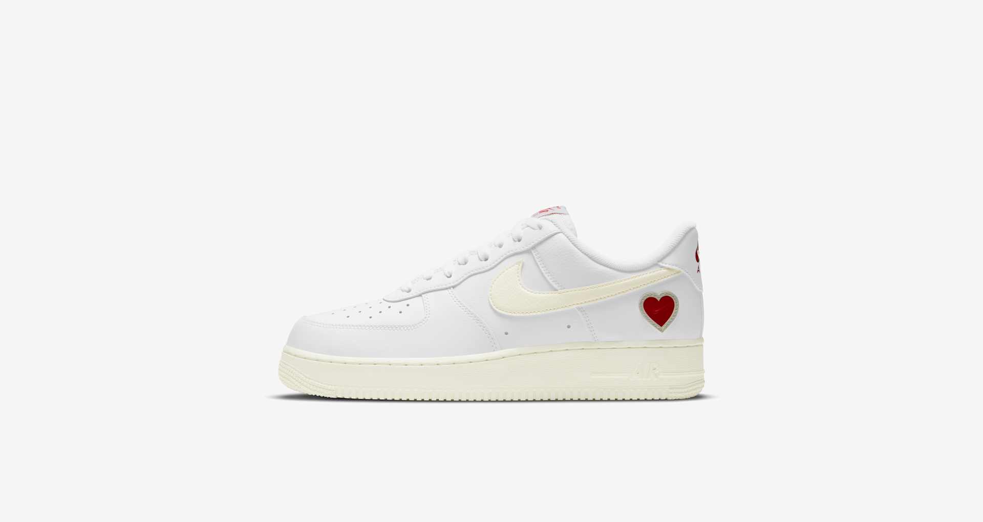 NIKE公式】エア フォース 1 LOW 'Valentine's Day' (DD7117-100 / AF 1