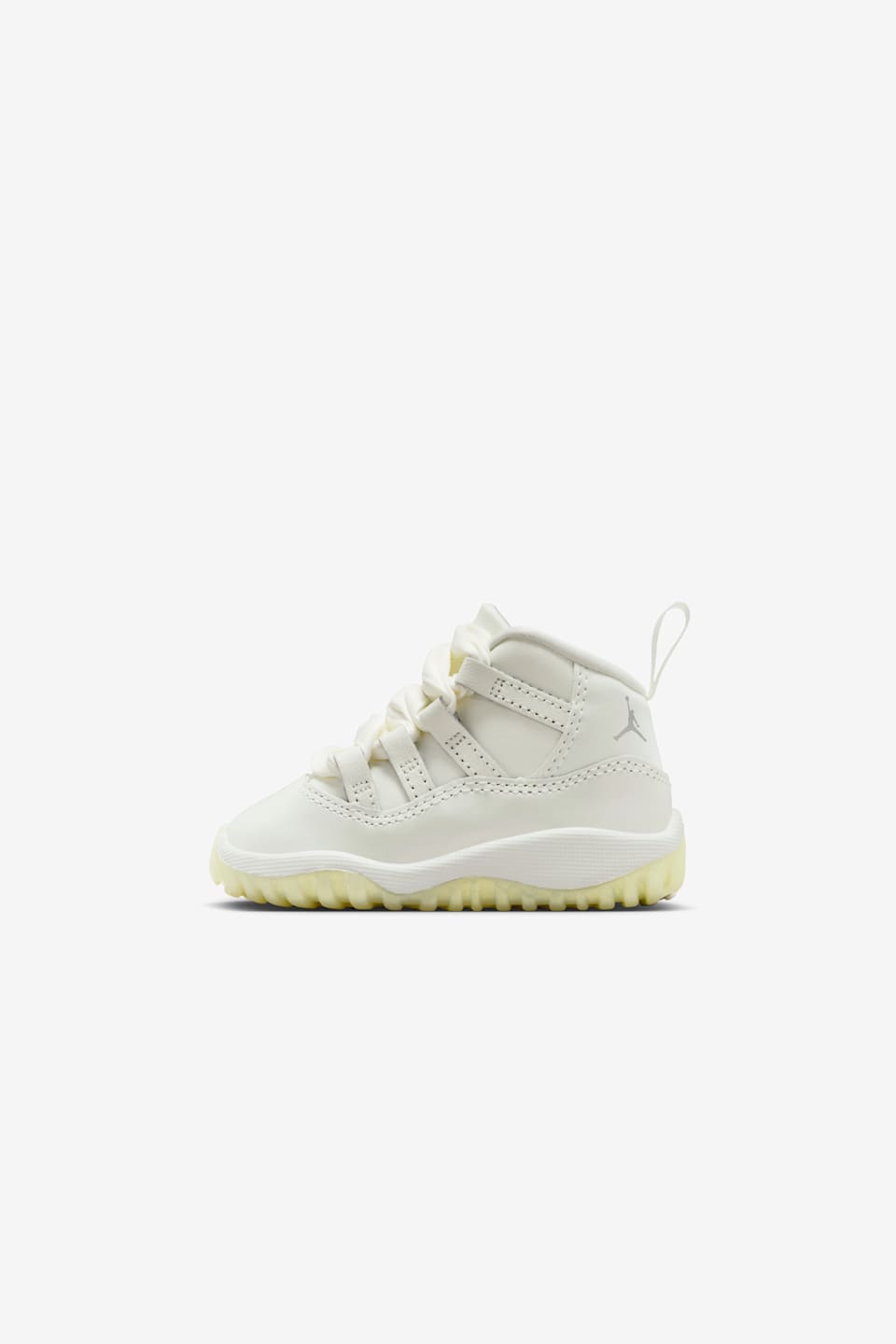 Women's Air Jordan 11 'Pearl' (AR0715-110)