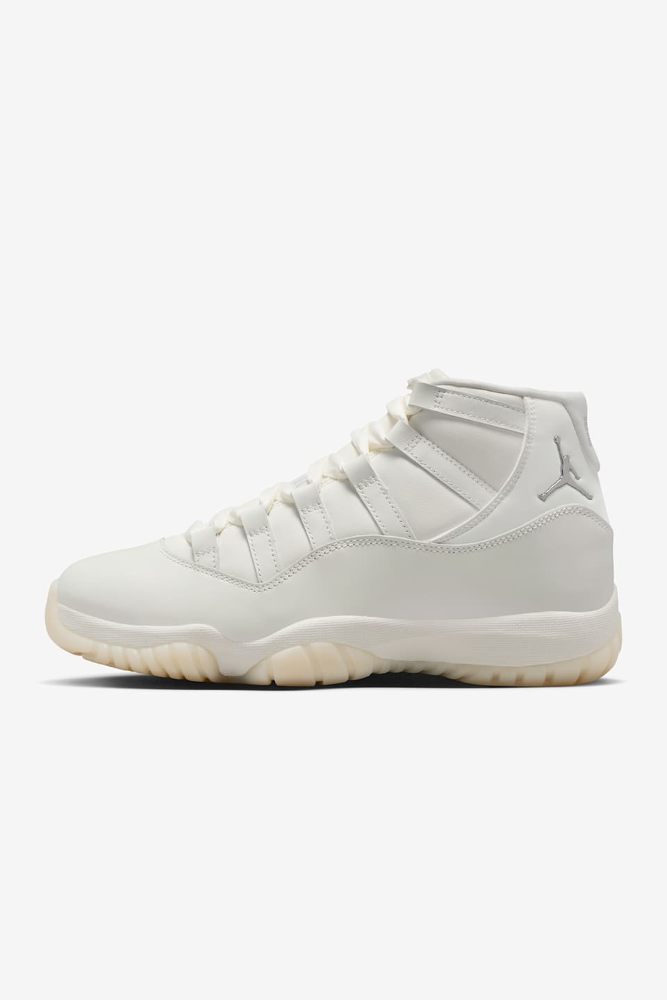 【NIKE公式】レディース エア ジョーダン 11 'Pearl' (AR0715-110/WMNS AIR JORDAN 11 RETRO ) 