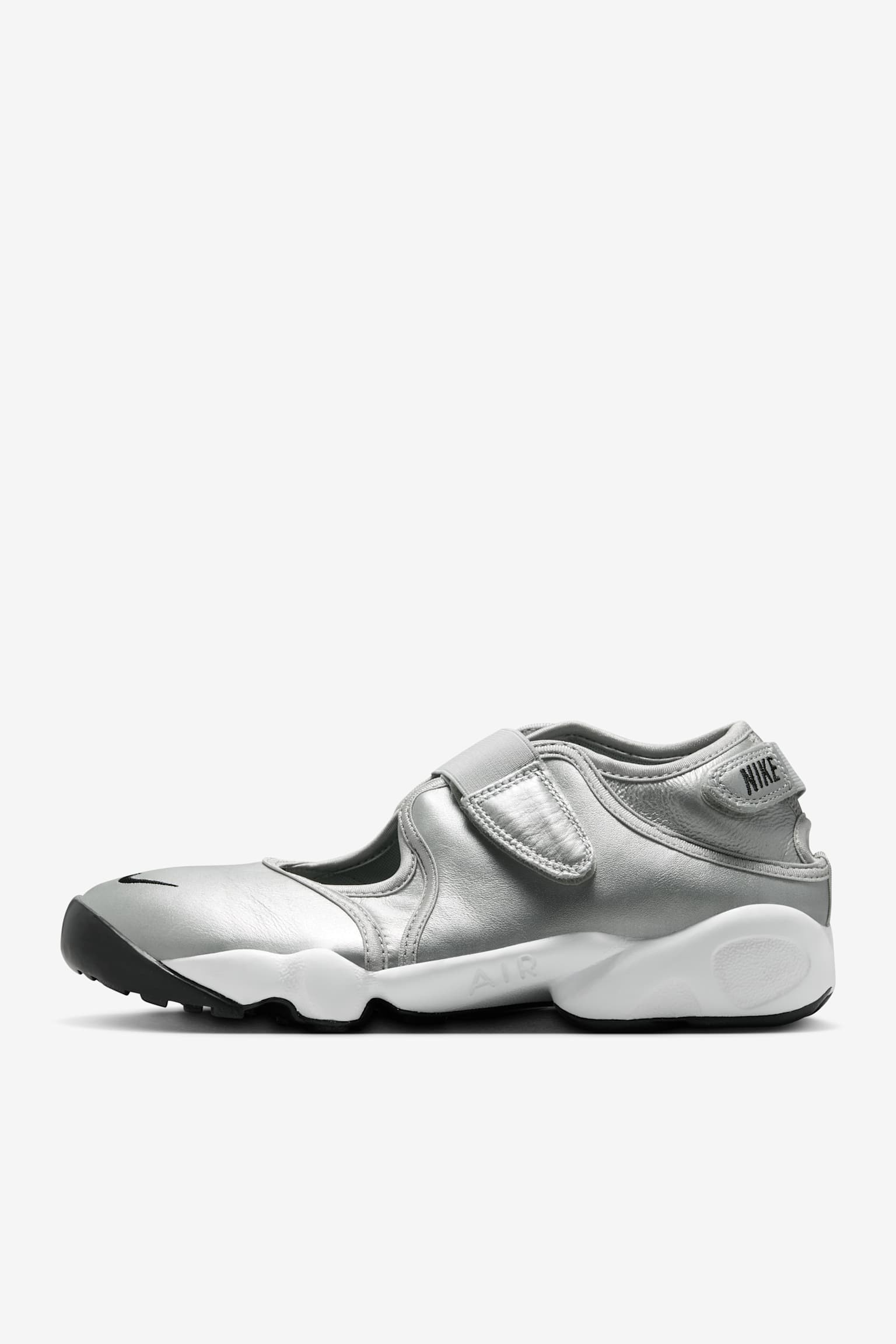 女款 Air Rift Leather 'Metallic Silver' (HM5737-003) 發售日期 