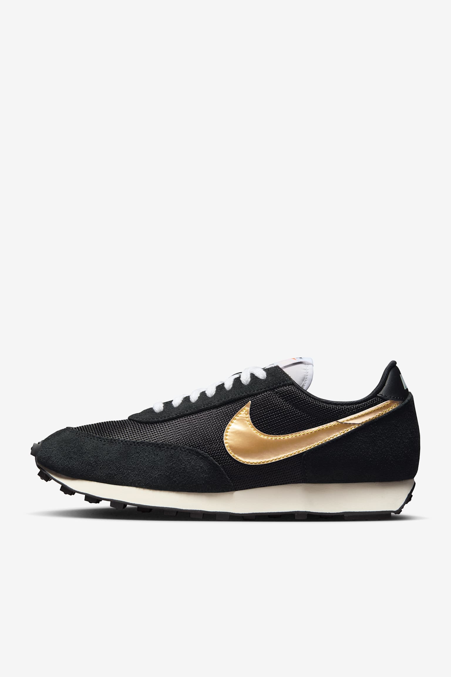 NIKE公式】デイブレイク 'Black and Metallic Gold' (BV7725-003
