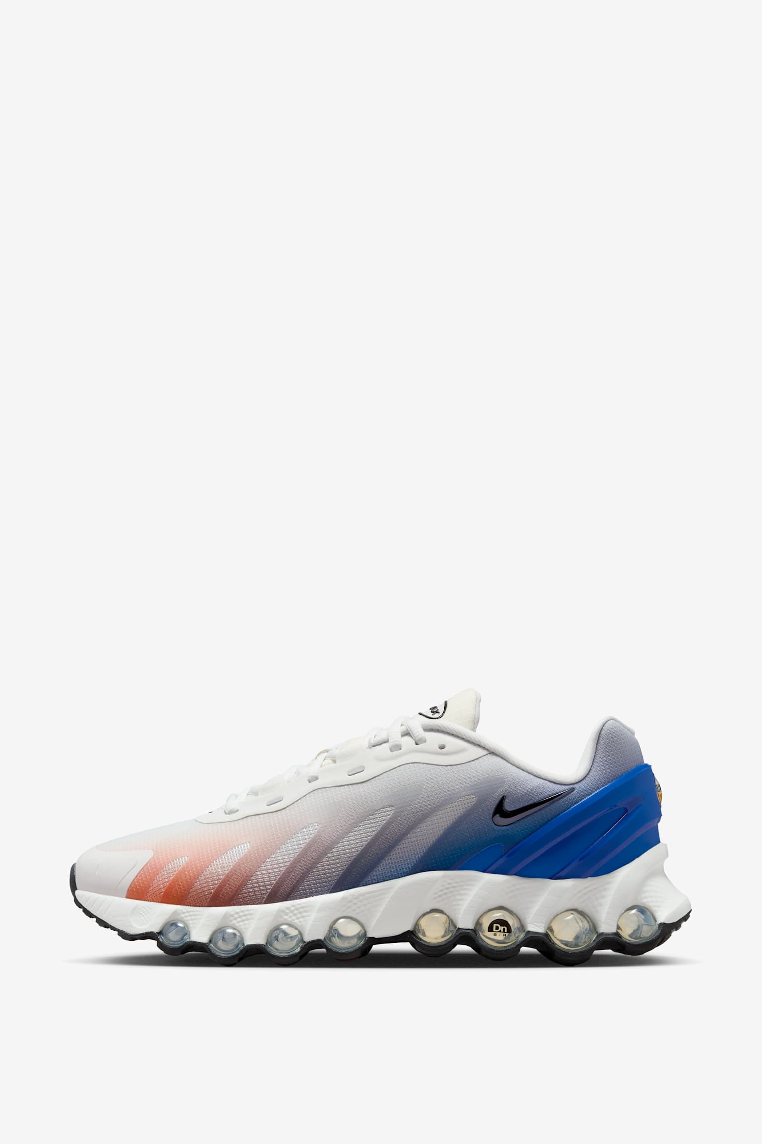 洋楽 8.11 NIKE公式】エア マックス Dn8 'Summit White and Vivid Orange