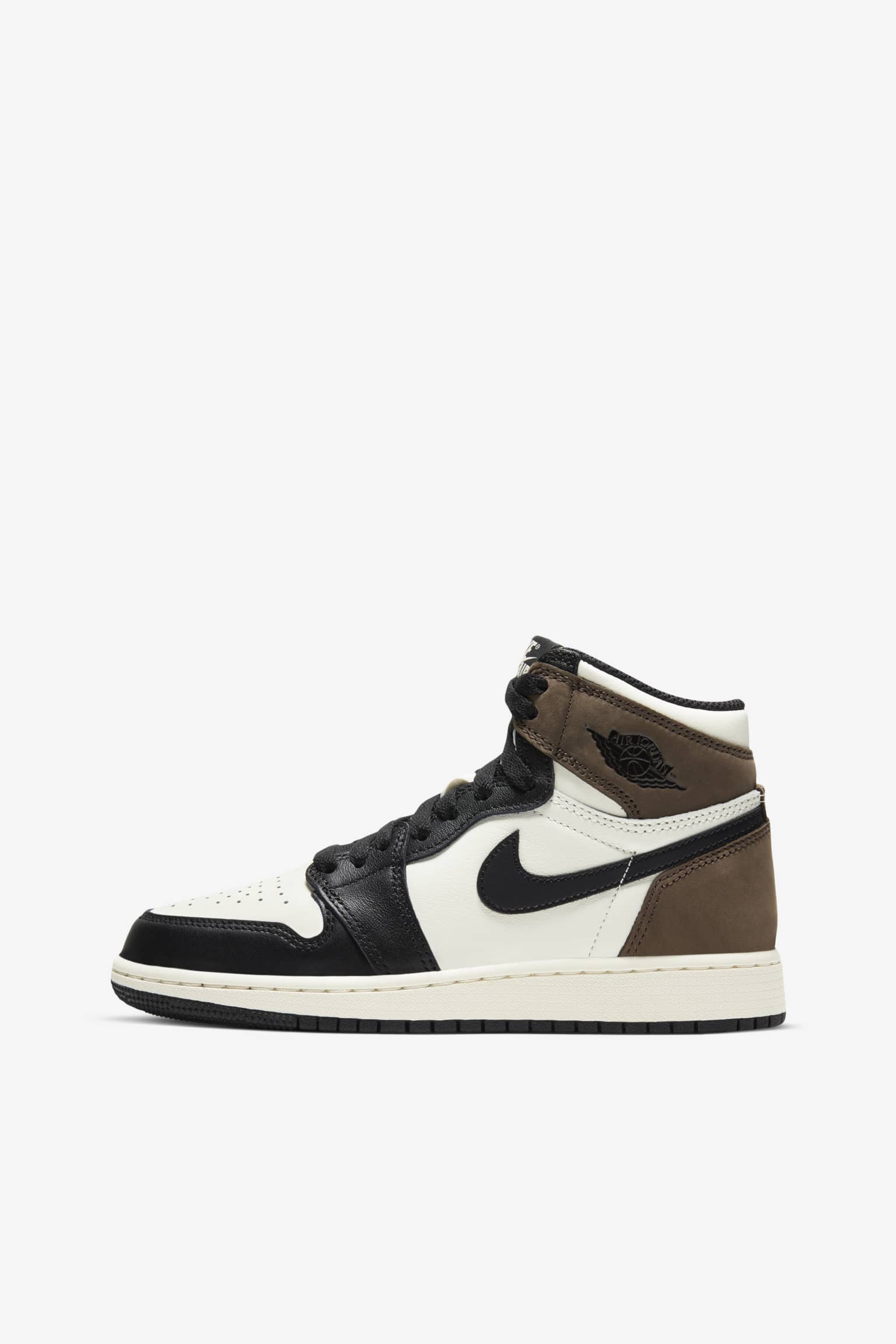วันเปิดตัว Air Jordan 1 “Dark Mocha”. Nike SNKRS TH