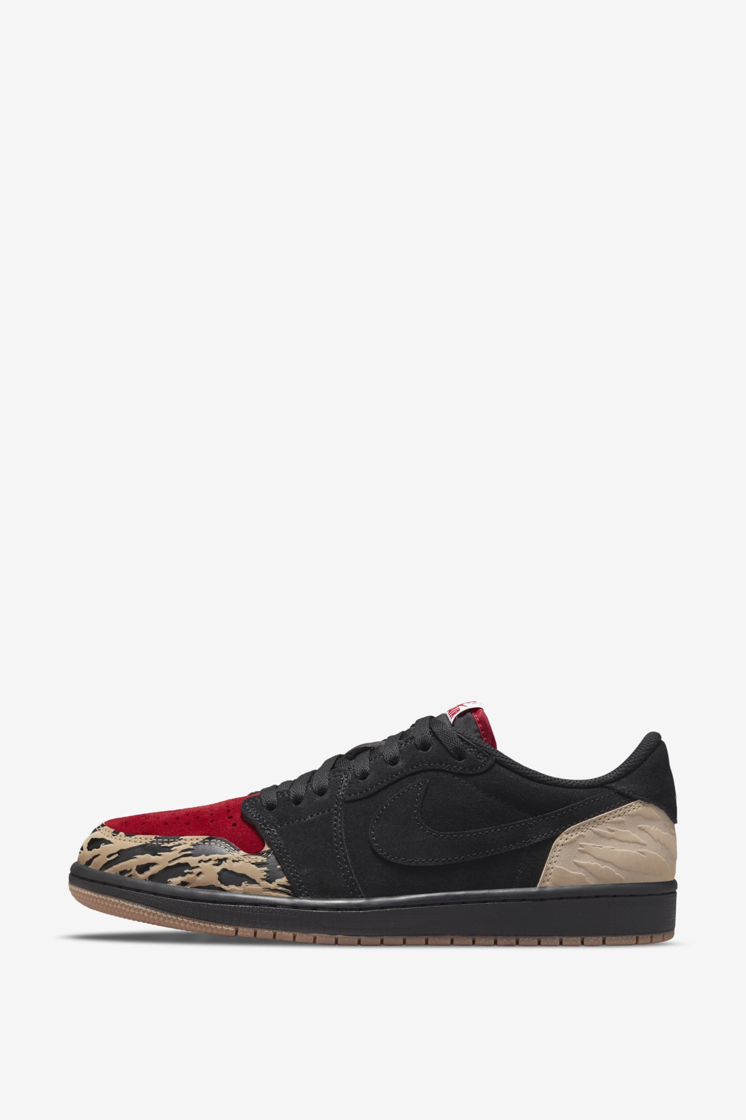 Date de sortie de la Air Jordan 1 Low x SoleFly « Black and Sport Red »  (DN3400-001). Nike SNKRS