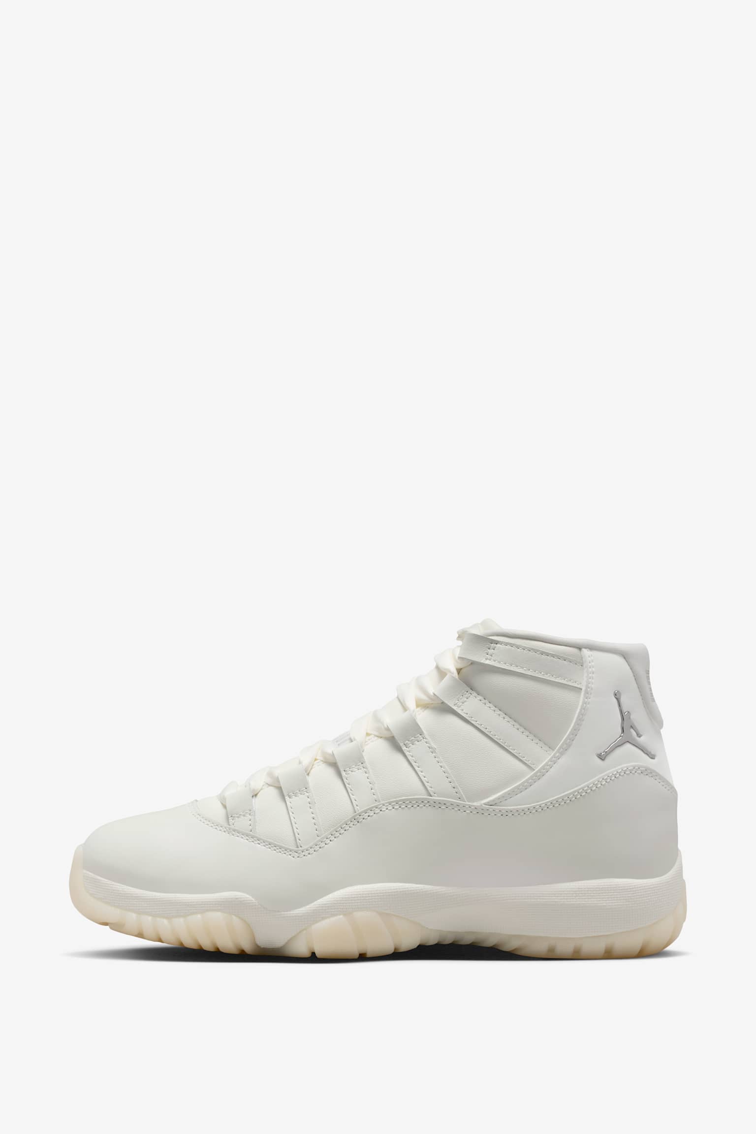 women-s-air-jordan-11-pearl-