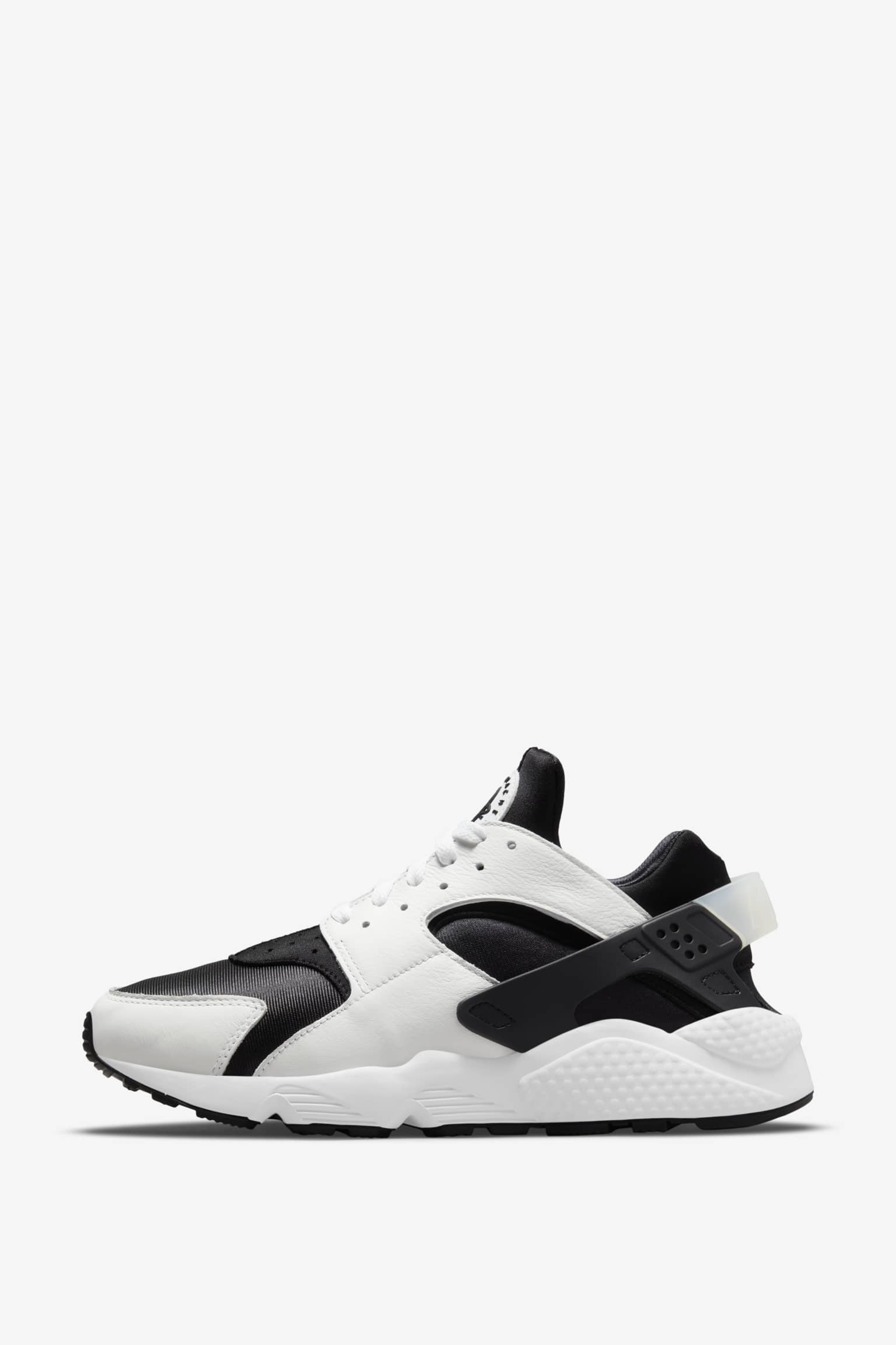 huarache nm black and white