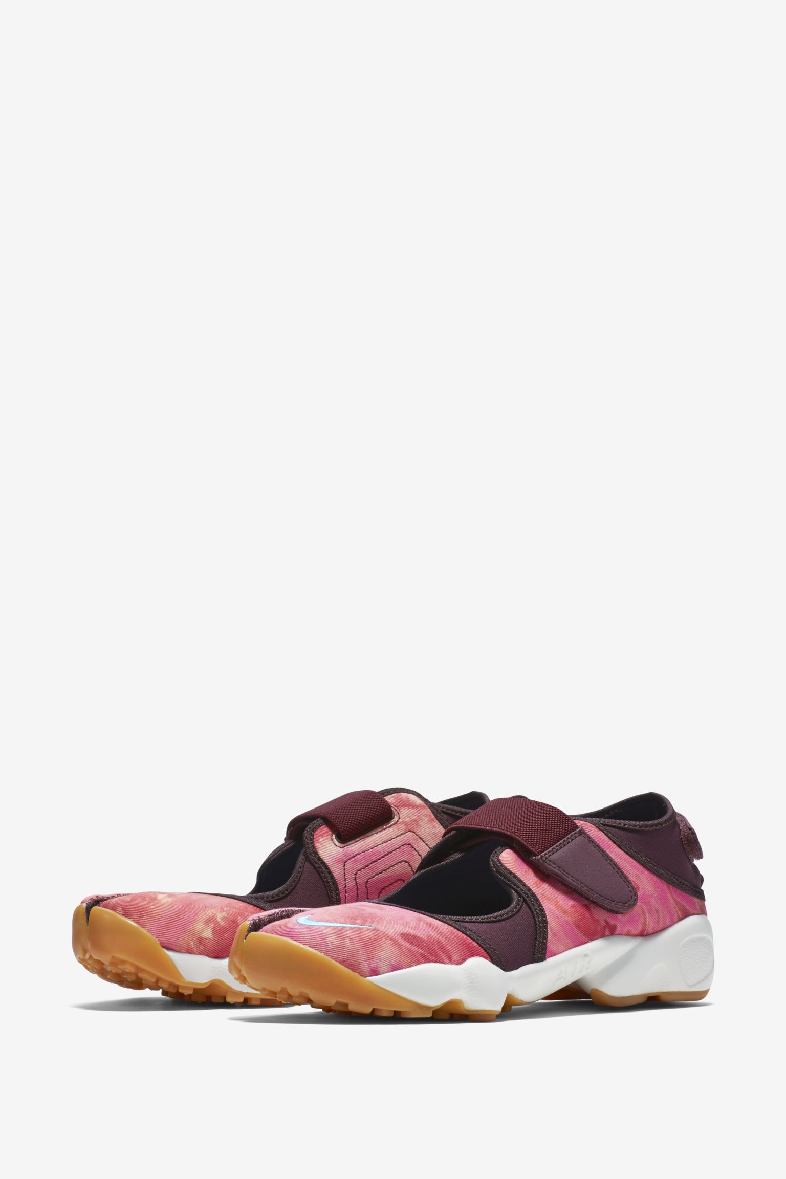 Nike　air rift Air Rift Leather Sneaker in Metallic Silver/Black
