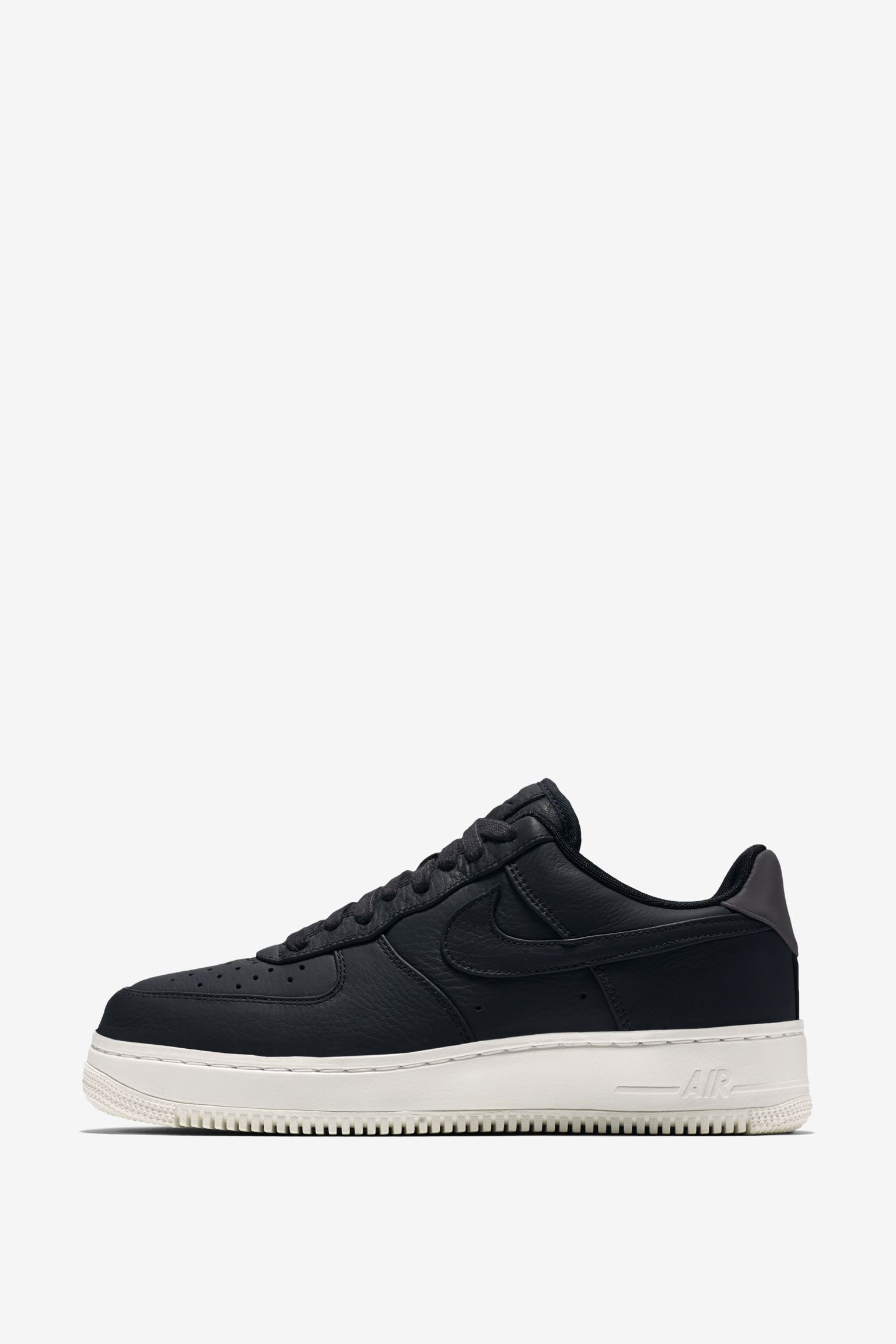 ナイキラボ エア フォース 1 LOW 'Black & Sail'. Nike SNKRS